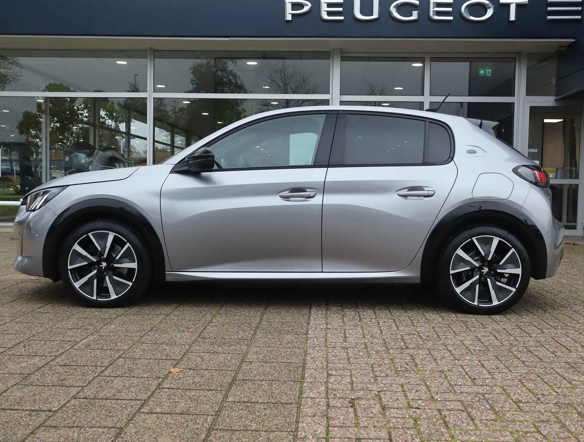 Peugeot e-208 GT EV 50kWh 136pk, Rijklaarprijs, Navigatie Adaptieve cruise control Camera Black Diamond dak 3-Fase - 2/75