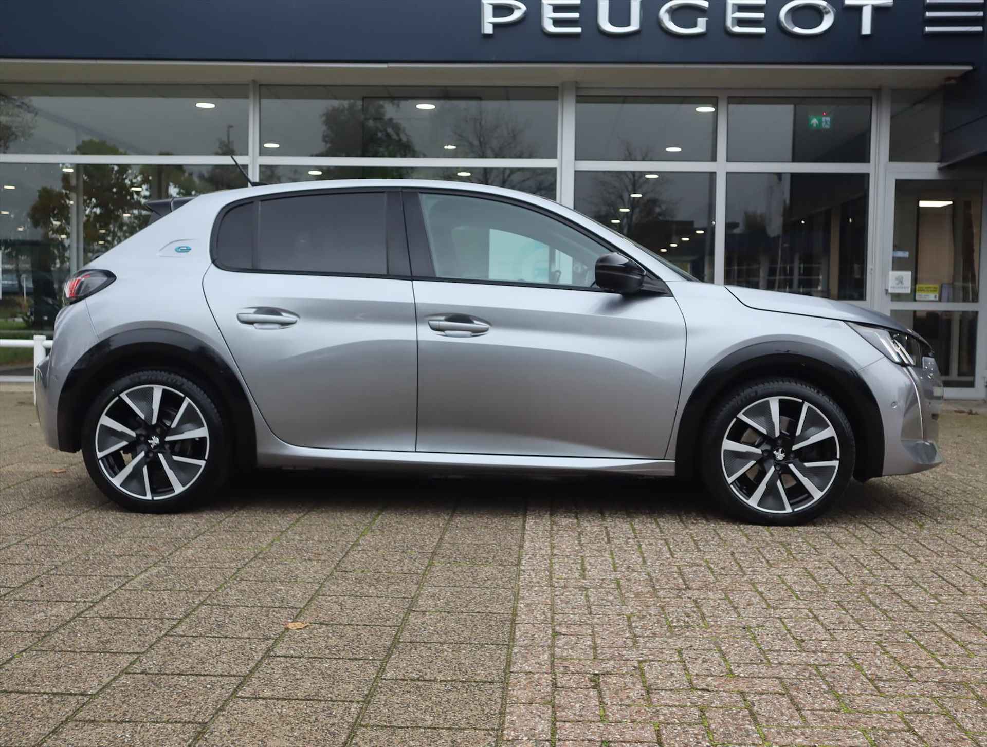 Peugeot e-208 GT EV 50kWh 136pk, Rijklaarprijs, Navigatie Adaptieve cruise control Camera Black Diamond dak 3-Fase - 3/75