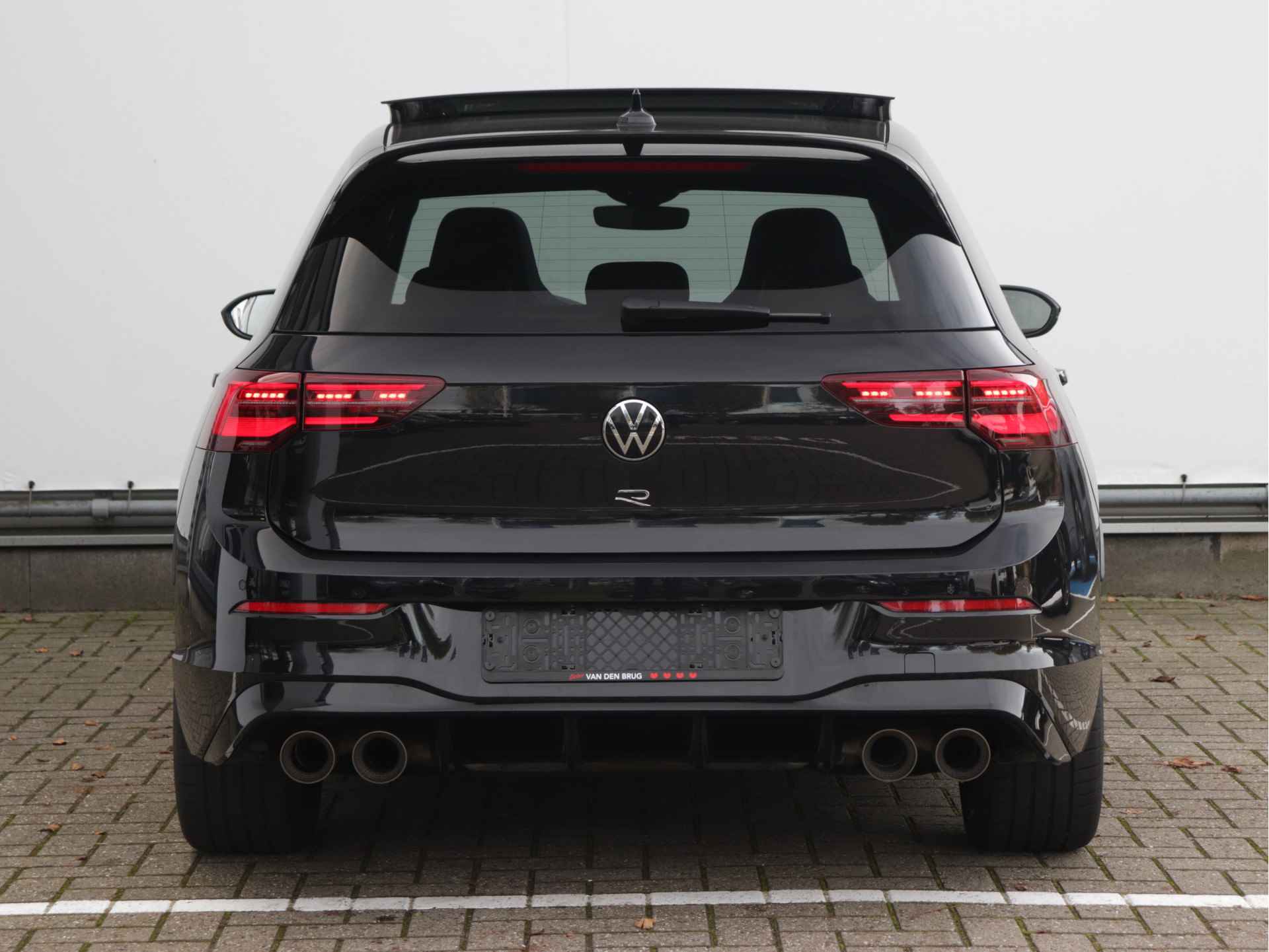 Volkswagen Golf 2.0 TSI R 4Motion | Akrapovic | R-Performance | Pano | Dynamic chassis | Leder | Harman/Kardon | Head-up | - 5/82