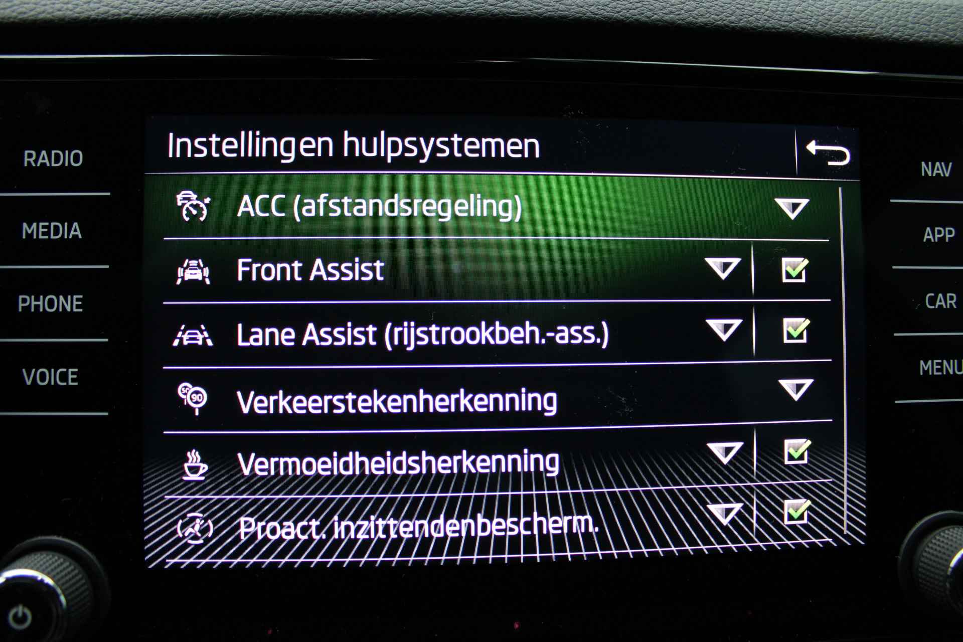 Škoda Karoq 1.0 TSI Business Edition | Camera | Adaptieve Cruise | Elektr. Achterklep | Digitale Cockpit - 25/51