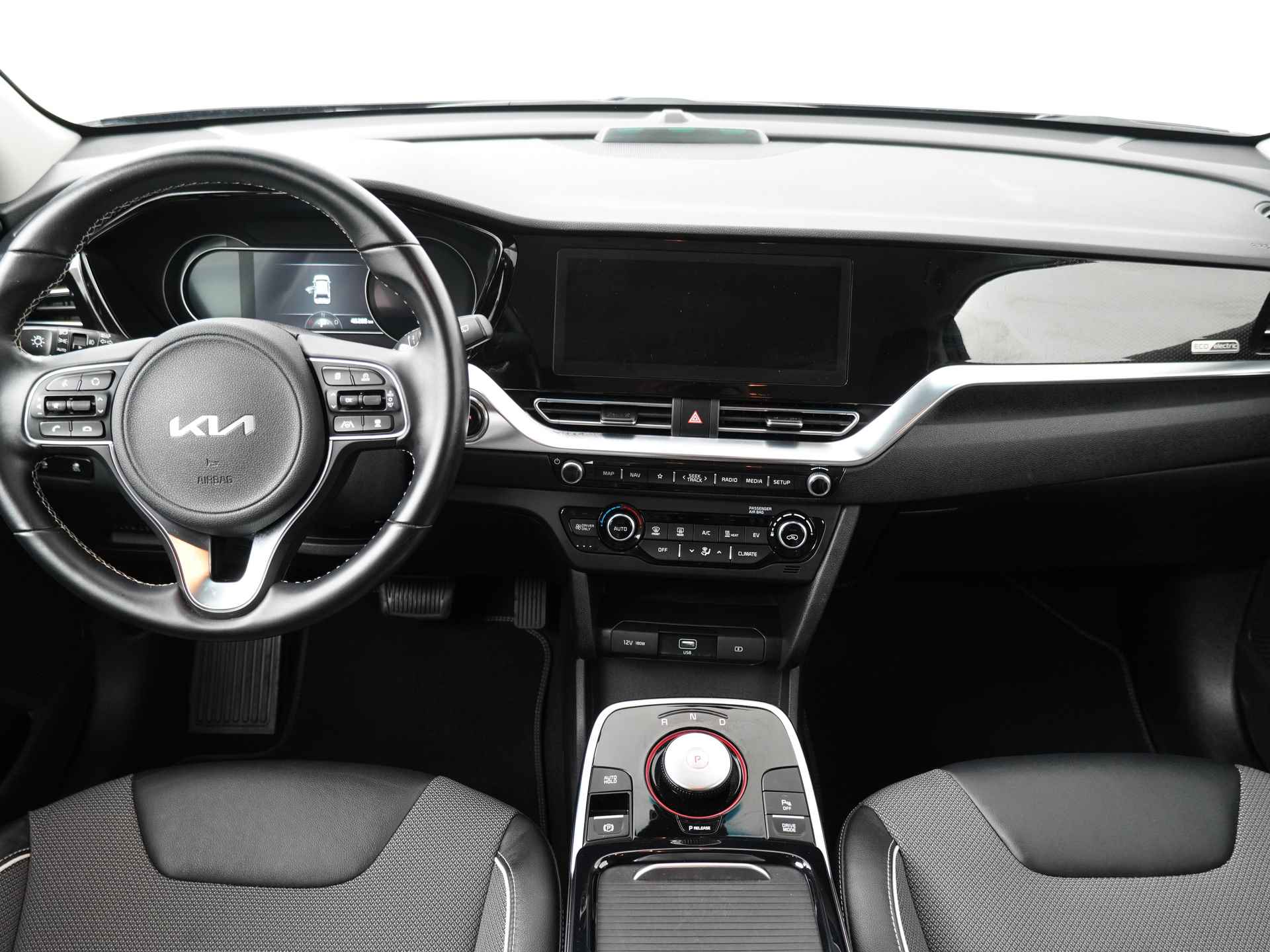 Kia e-Niro DynamicLine 64 kWh - Navigatie - Adaptief Cruise Control - Climate Control - Navigatie - Apple/Android Carplay - Fabrieksgarantie Tot 2028 - 35/47