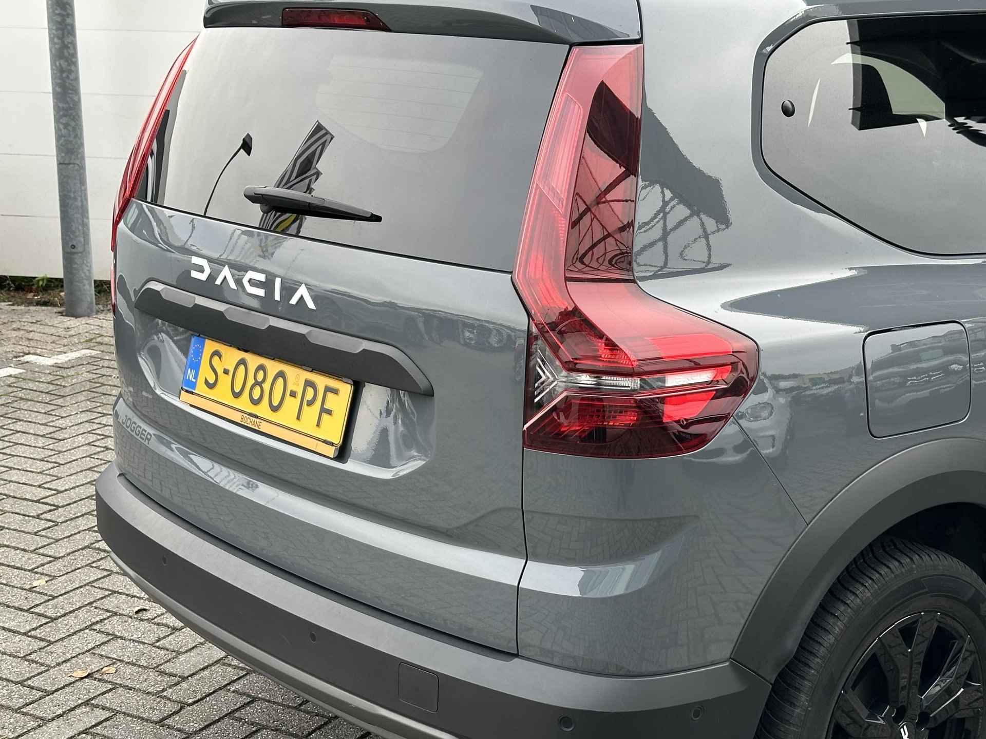 Dacia Jogger 1.0 TCe 110 Extreme 7p. | Zeer Ruim | A. Camera | Navi | Clima | Cruise | Historie | NL Auto! - 26/33