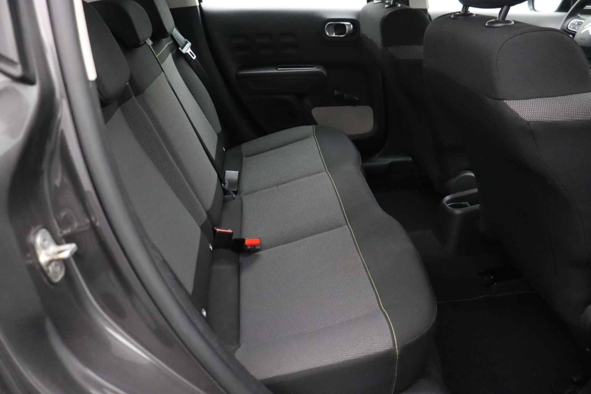 Citroën C3 1.2 PureTech Feel | Navigatie | 4-Seizoensbanden | Apple carplay | Cruise control - 28/29