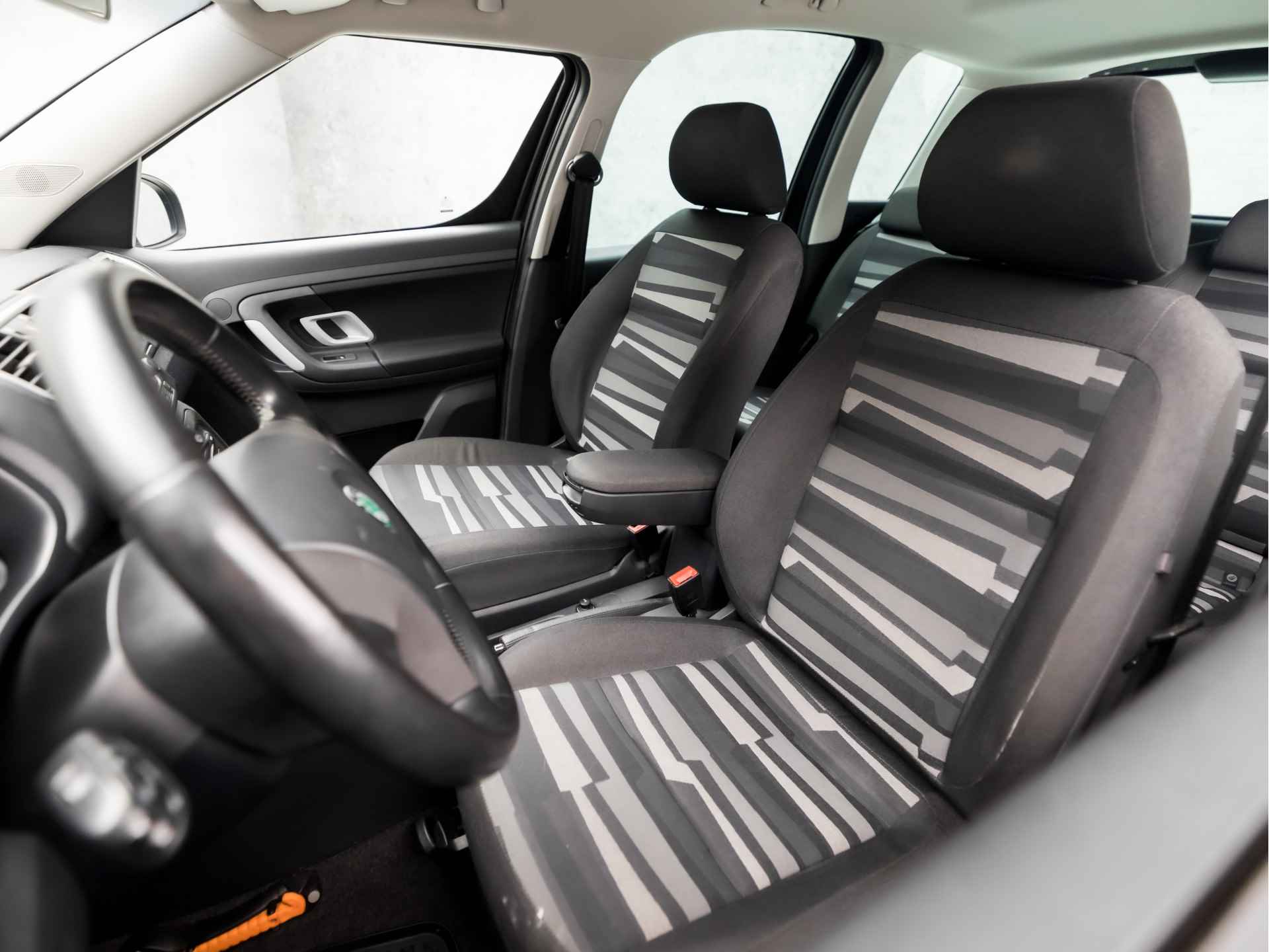 Škoda Roomster 1.6-16V Style (YOUNGTIMER, CLIMATE, NAP, ARMSTEUN, CRUISE, SPORTSTOELEN, NIEUWE APK, GETINT GLAS, LM VELGEN, NIEUWSTAAT) - 13/29