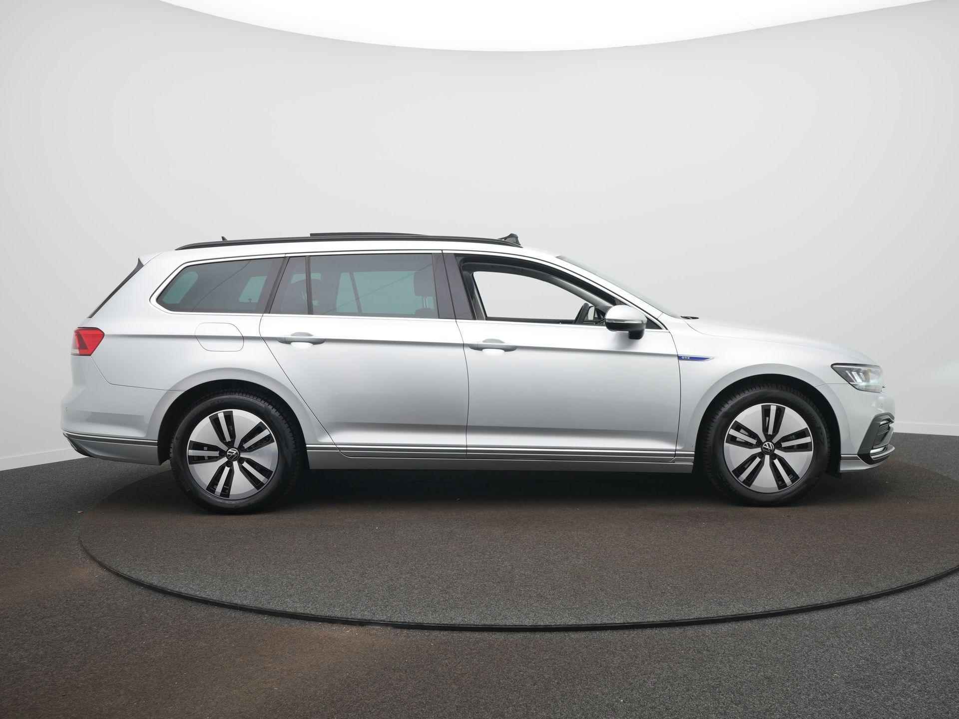 Volkswagen Passat Variant 1.4 TSI PHEV GTE Business / Panodak / Virtual / Elek. Stoelen / Camera - 4/61