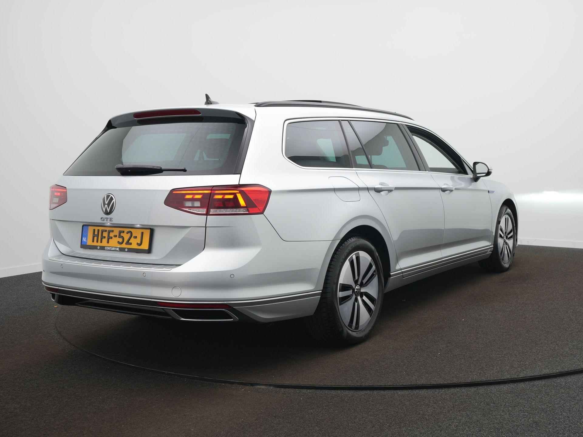 Volkswagen Passat Variant 1.4 TSI PHEV GTE Business / Panodak / Virtual / Elek. Stoelen / Camera - 5/61