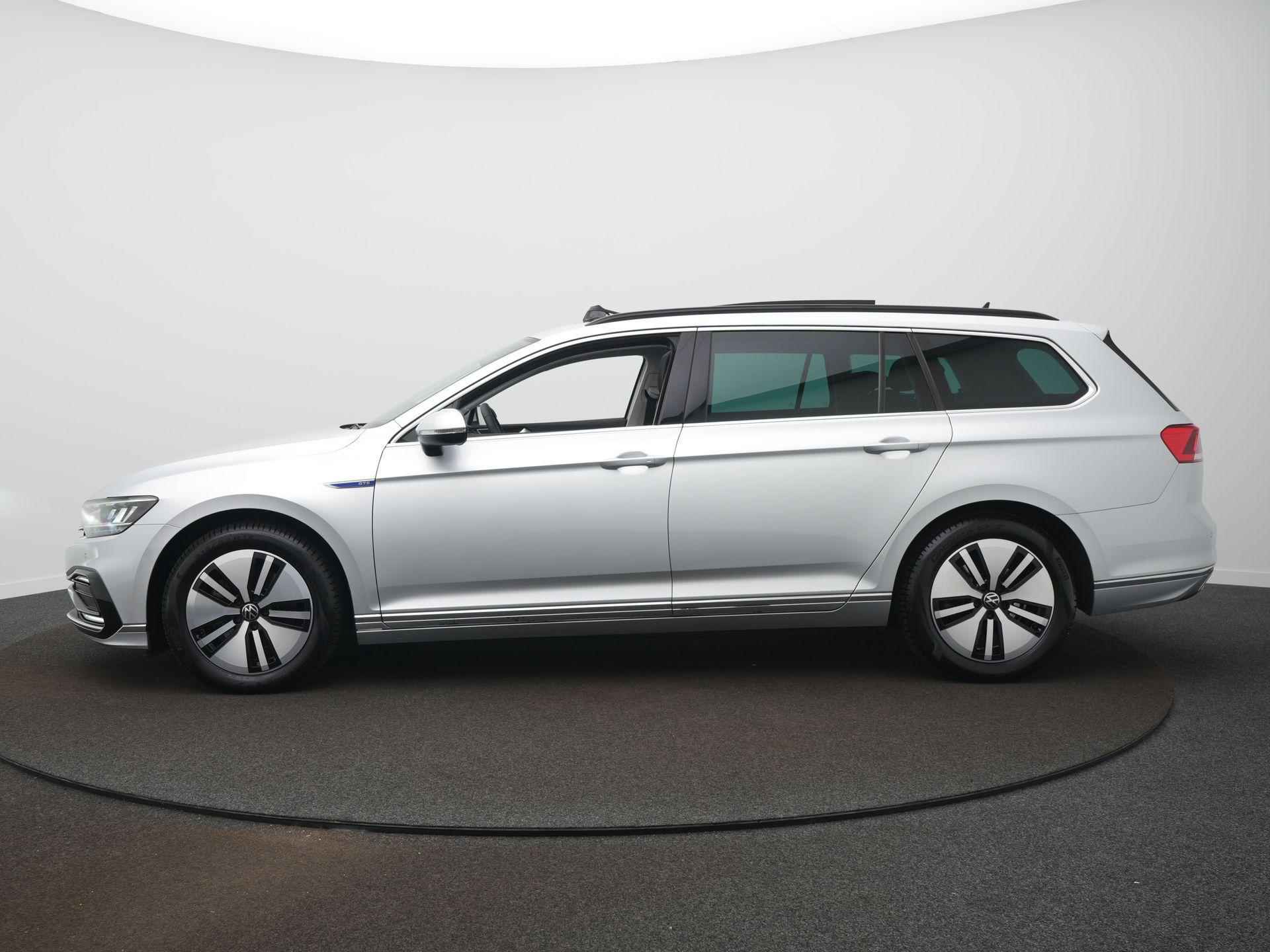 Volkswagen Passat Variant 1.4 TSI PHEV GTE Business / Panodak / Virtual / Elek. Stoelen / Camera - 8/61