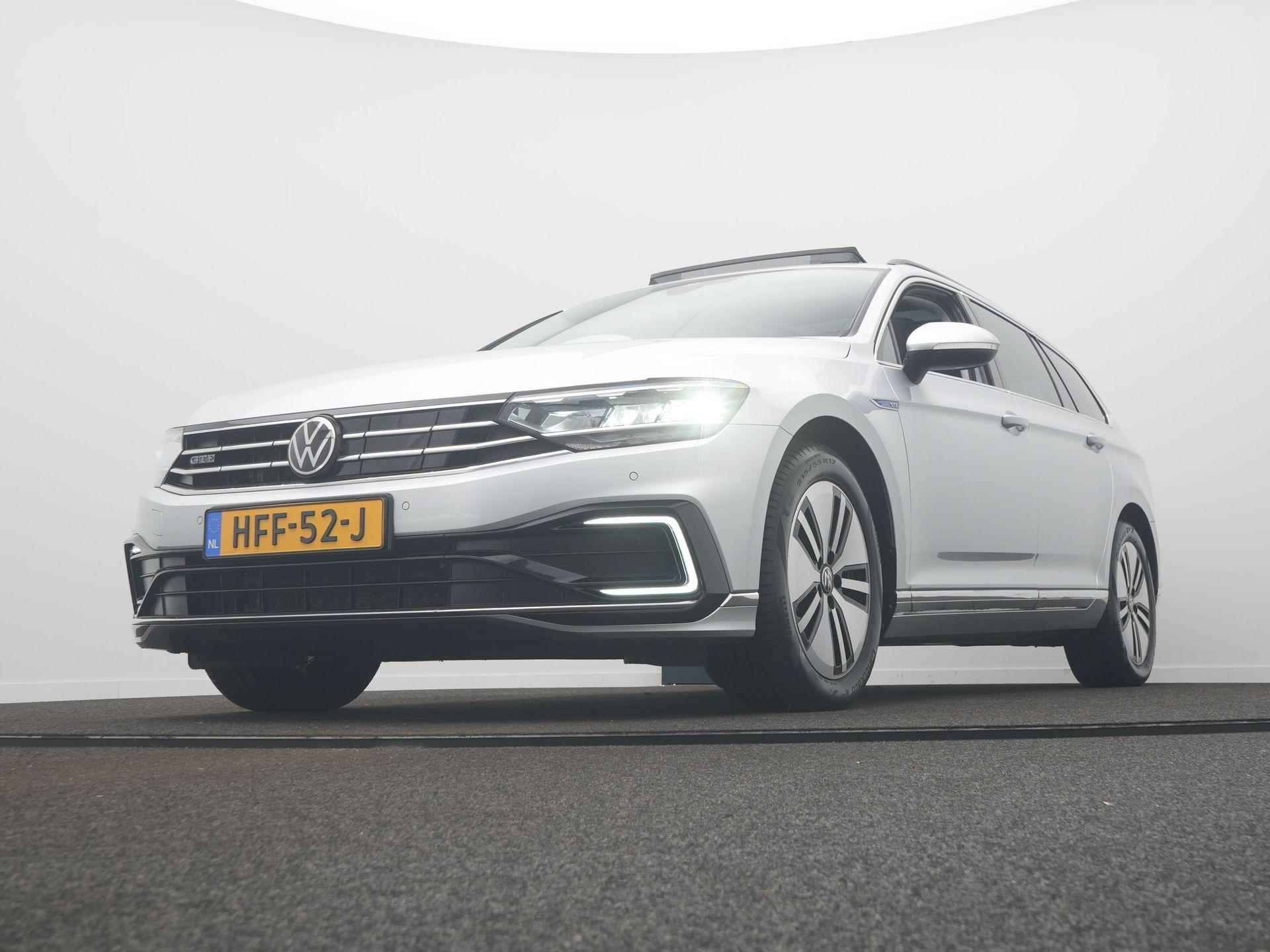 Volkswagen Passat Variant 1.4 TSI PHEV GTE Business / Panodak / Virtual / Elek. Stoelen / Camera - 9/61