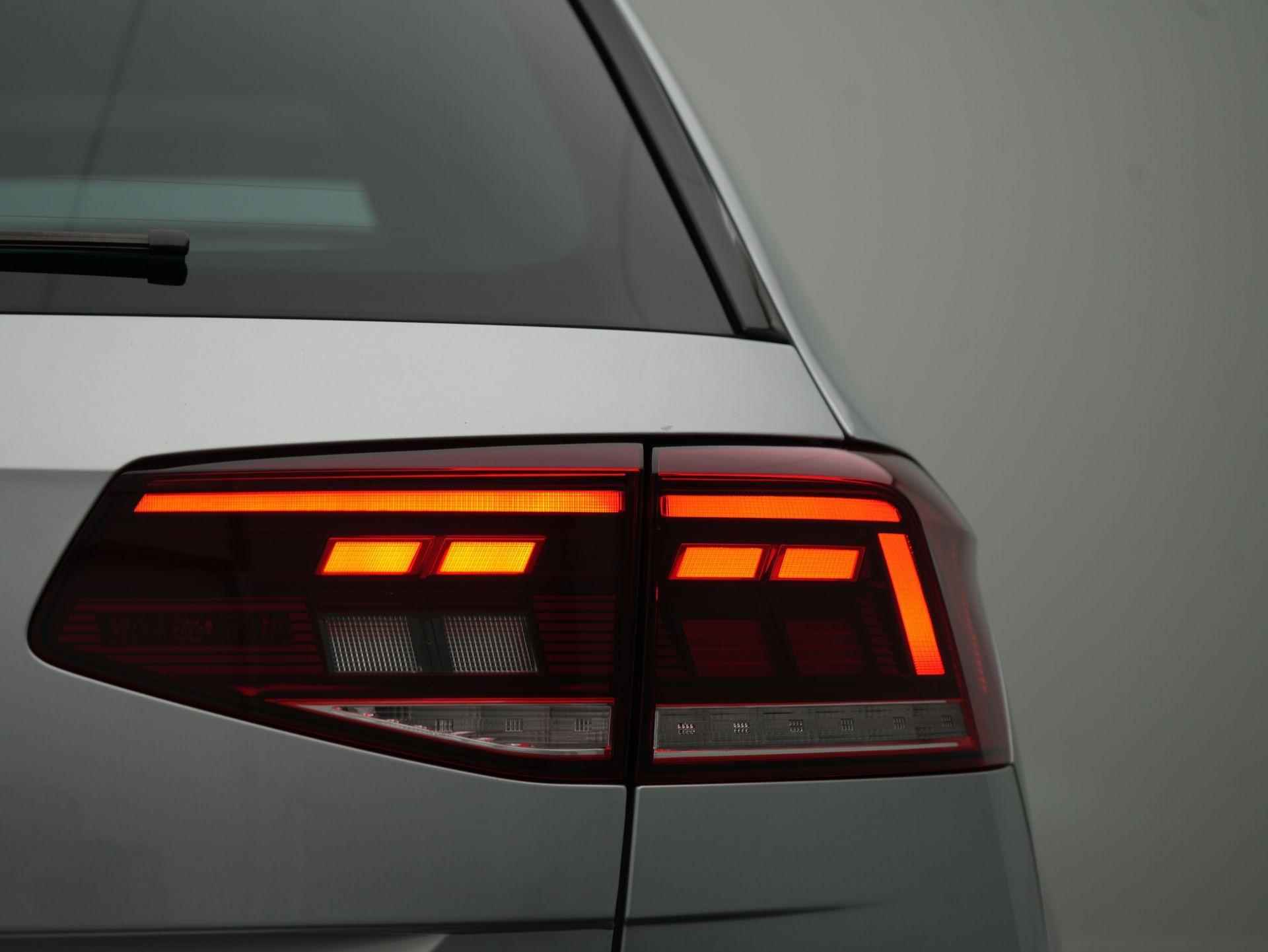 Volkswagen Passat Variant 1.4 TSI PHEV GTE Business / Panodak / Virtual / Elek. Stoelen / Camera - 61/61