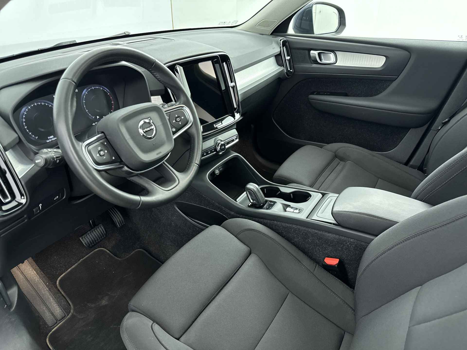 Volvo XC40 T2 A/T Business Pro | 18" | Panoramadak | Elektr. inkl. Trekhaak | Elektr. Achterklep | AGR stoelen | Adaptieve cruise | BLIS | - 16/34