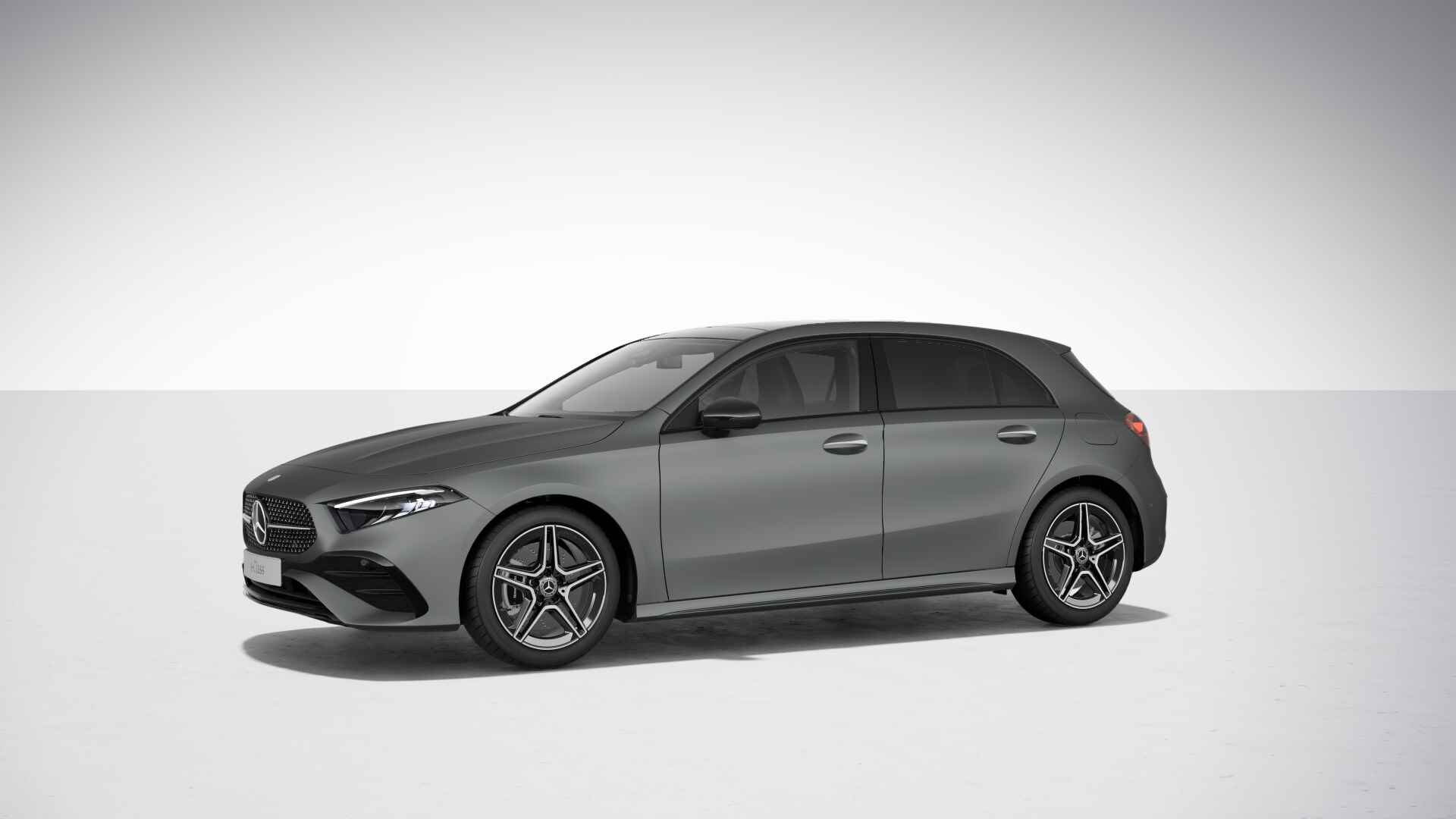 Mercedes-Benz A-Klasse 250 e Star Edition AMG Line | Trekhaak | Nightpakket | Parkeerpakket met achteruitrijcamera | Sfeerverlichting | Antidiefstalpakket URBAN GUARD PLUS | Extra USB-poorten | Verwarmde stoelen vooraan | - 12/25