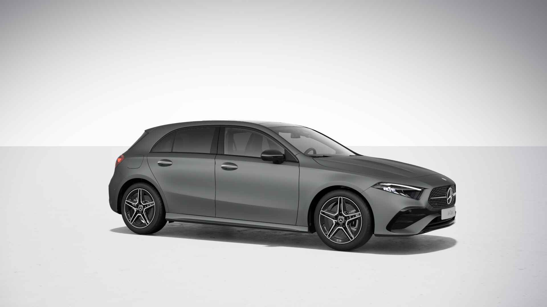 Mercedes-Benz A-Klasse 250 e Star Edition AMG Line | Trekhaak | Nightpakket | Parkeerpakket met achteruitrijcamera | Sfeerverlichting | Antidiefstalpakket URBAN GUARD PLUS | Extra USB-poorten | Verwarmde stoelen vooraan | - 13/25