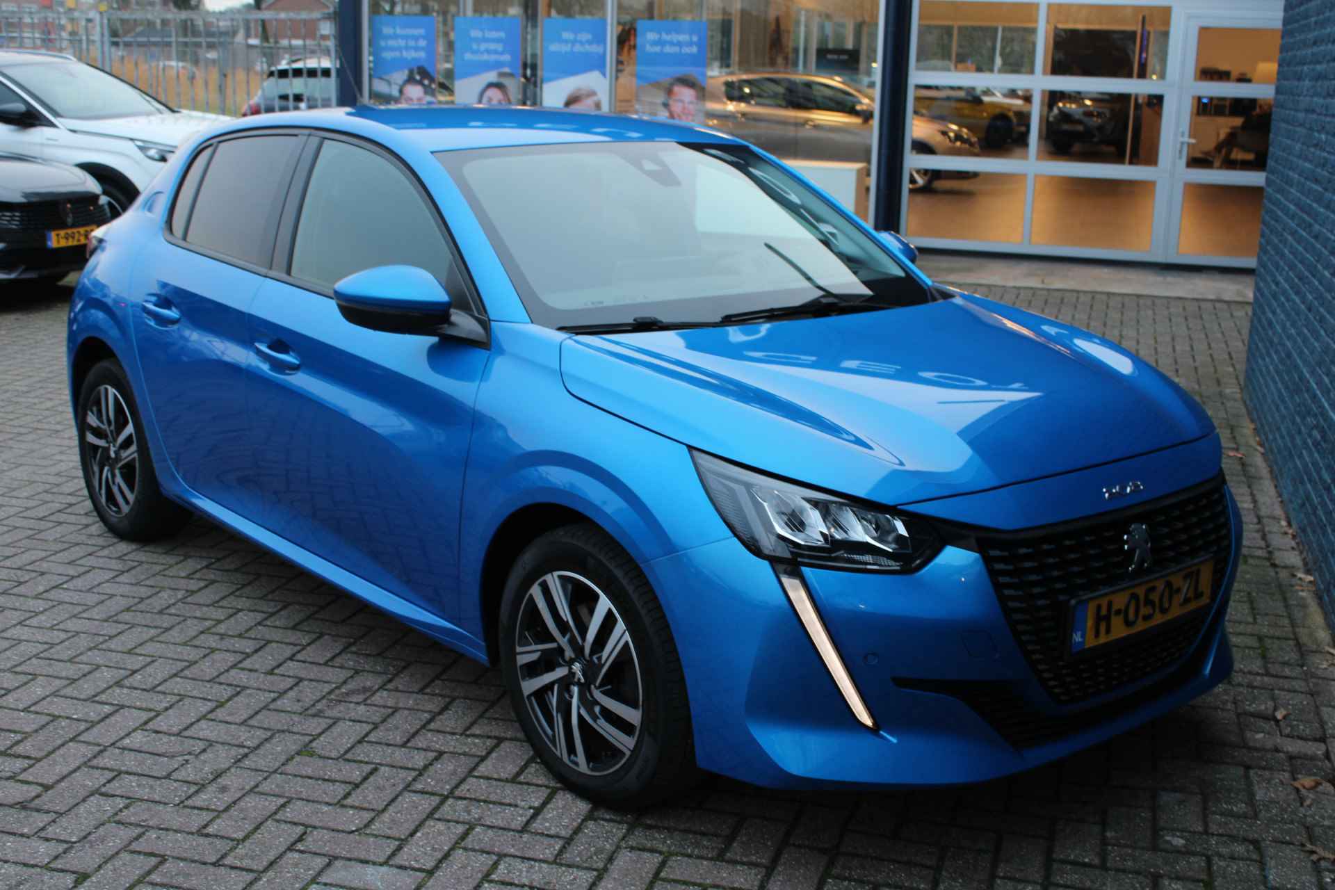 Peugeot 208 5drs 1.2 PureTech 100pk Allure | Navi by app | Parkeersensoren | Apple Carplay | Lichtmetaal | - 9/31