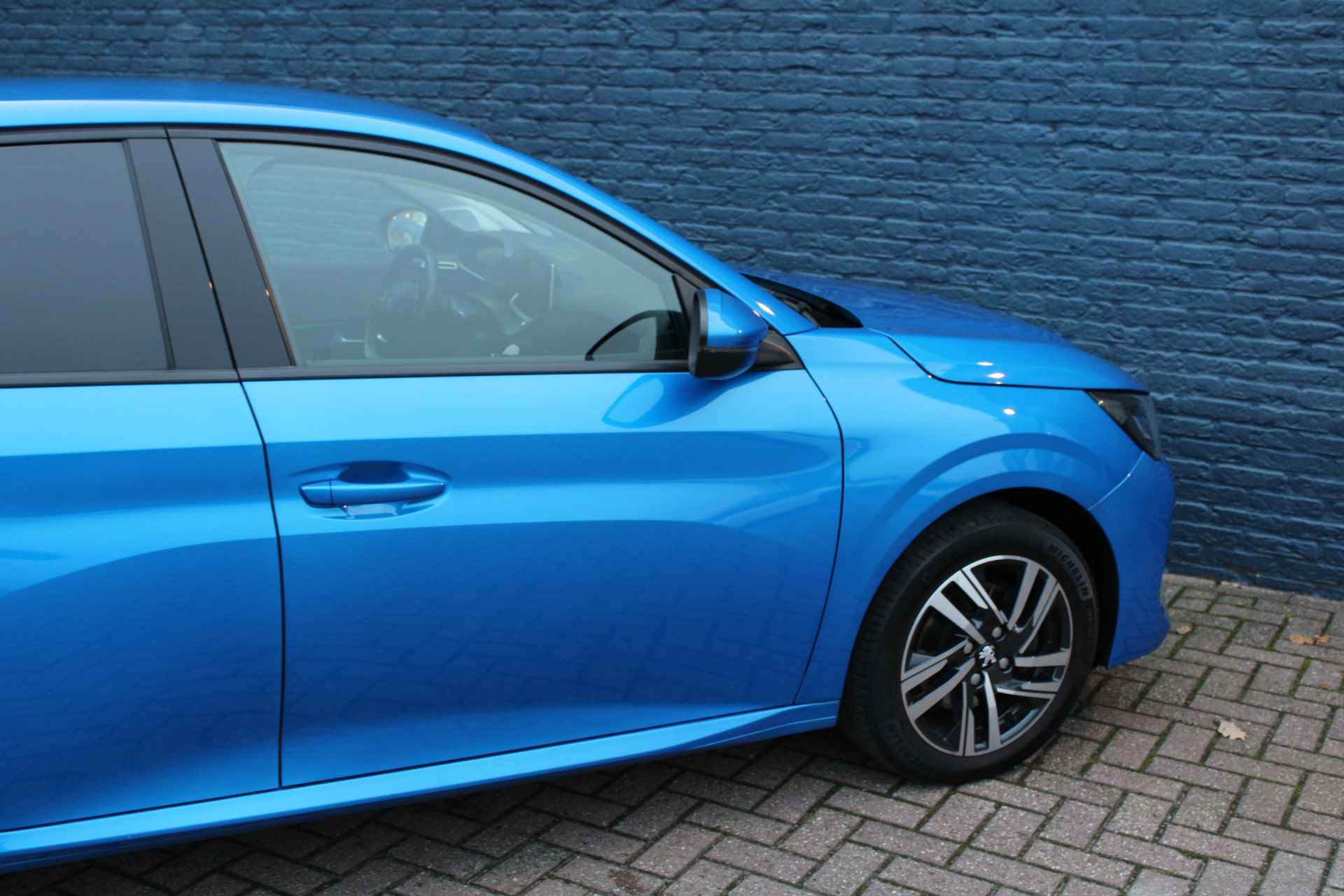 Peugeot 208 5drs 1.2 PureTech 100pk Allure | Navi by app | Parkeersensoren | Apple Carplay | Lichtmetaal | - 10/31