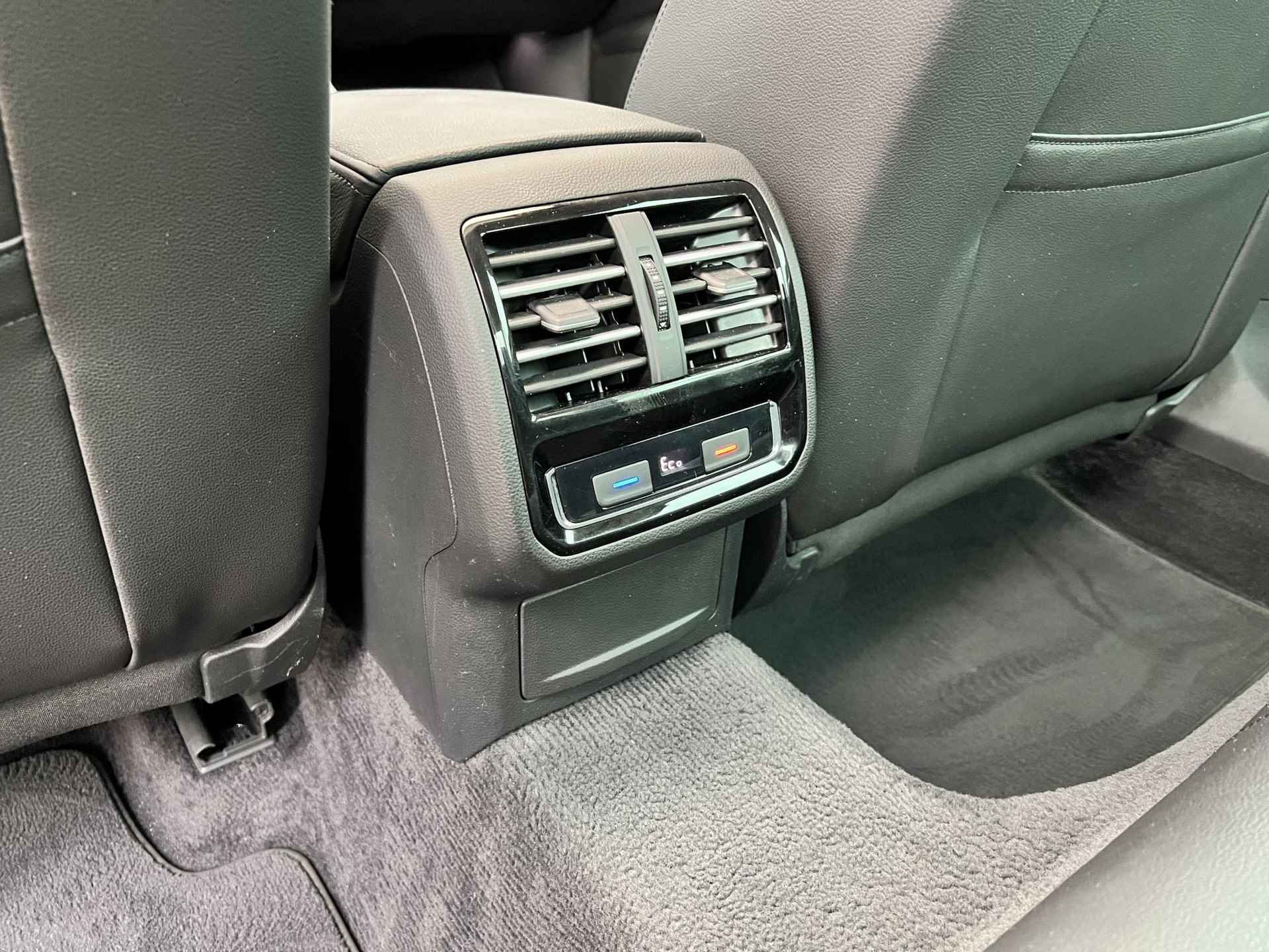 Volkswagen Passat 1.4 TSI GTE Connected Series Plus Apple Carplay, Panorama dak, Virtual Cockpit, Leder/Alcantara, Stoelverwarming, ACC, Dual Climate Control (MET GARANTIE*) - 11/35