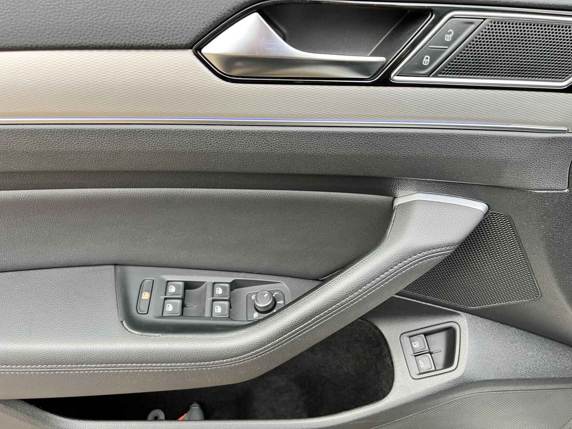Volkswagen Passat 1.4 TSI GTE Connected Series Plus Apple Carplay, Panorama dak, Virtual Cockpit, Leder/Alcantara, Stoelverwarming, ACC, Dual Climate Control (MET GARANTIE*) - 22/35