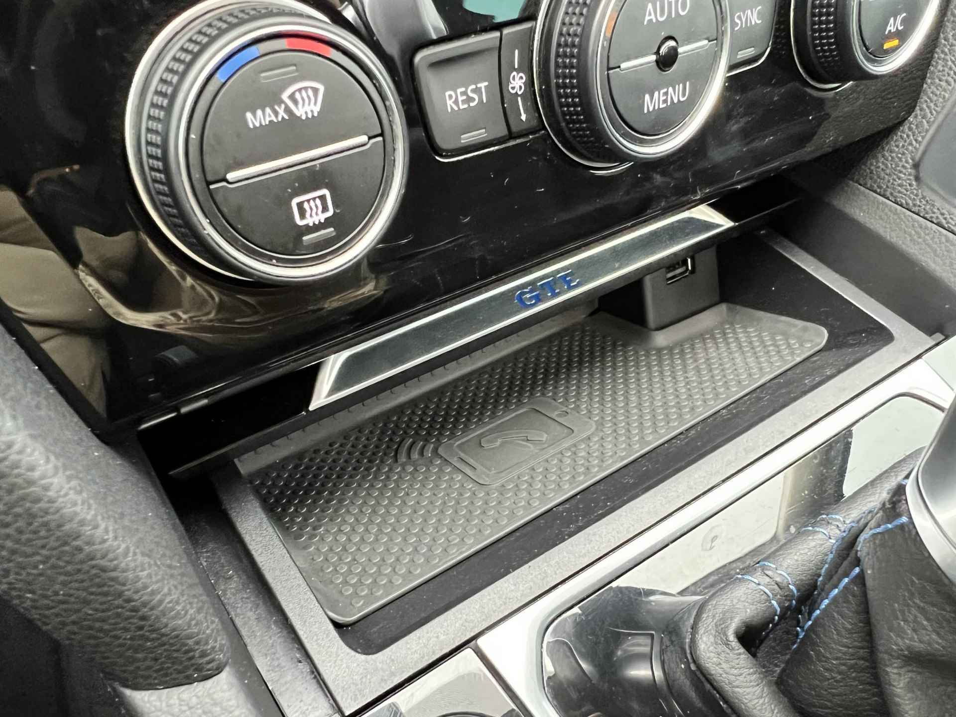 Volkswagen Passat 1.4 TSI GTE Connected Series Plus Apple Carplay, Panorama dak, Virtual Cockpit, Leder/Alcantara, Stoelverwarming, ACC, Dual Climate Control (MET GARANTIE*) - 31/35