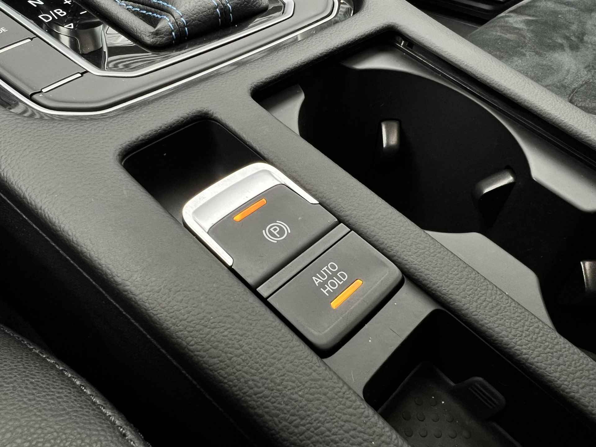 Volkswagen Passat 1.4 TSI GTE Connected Series Plus Apple Carplay, Panorama dak, Virtual Cockpit, Leder/Alcantara, Stoelverwarming, ACC, Dual Climate Control (MET GARANTIE*) - 32/35