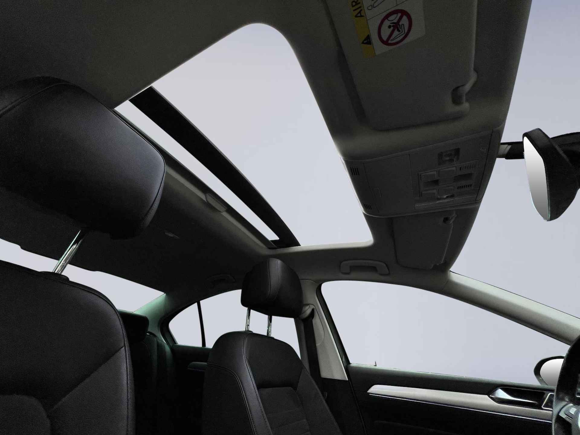 Volkswagen Passat 1.4 TSI GTE Connected Series Plus Apple Carplay, Panorama dak, Virtual Cockpit, Leder/Alcantara, Stoelverwarming, ACC, Dual Climate Control (MET GARANTIE*) - 19/35