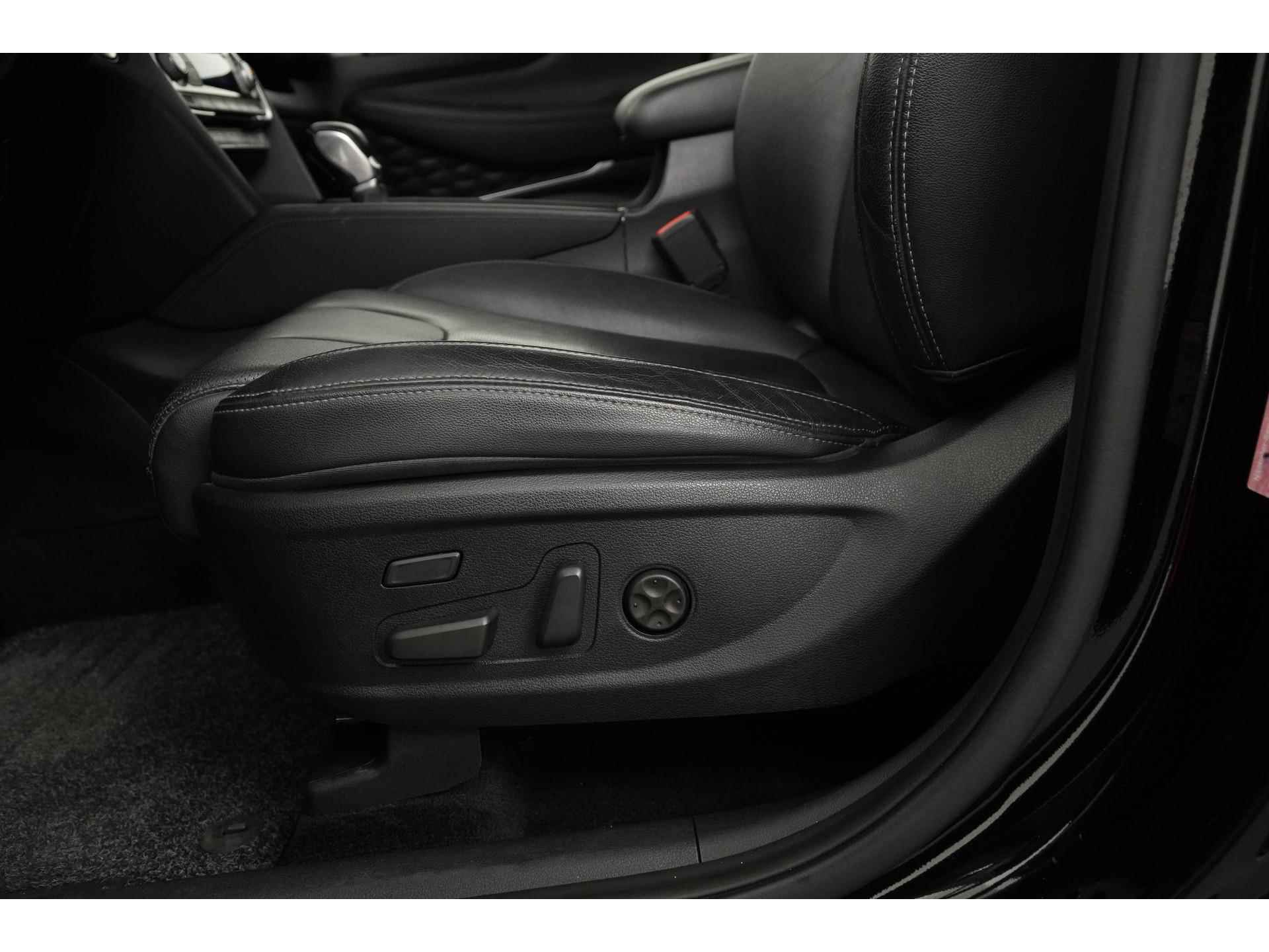 Hyundai Santa Fe 2.4 GDI 4WD Premium | Head Up | Trekhaak | Zondag Open! - 30/50