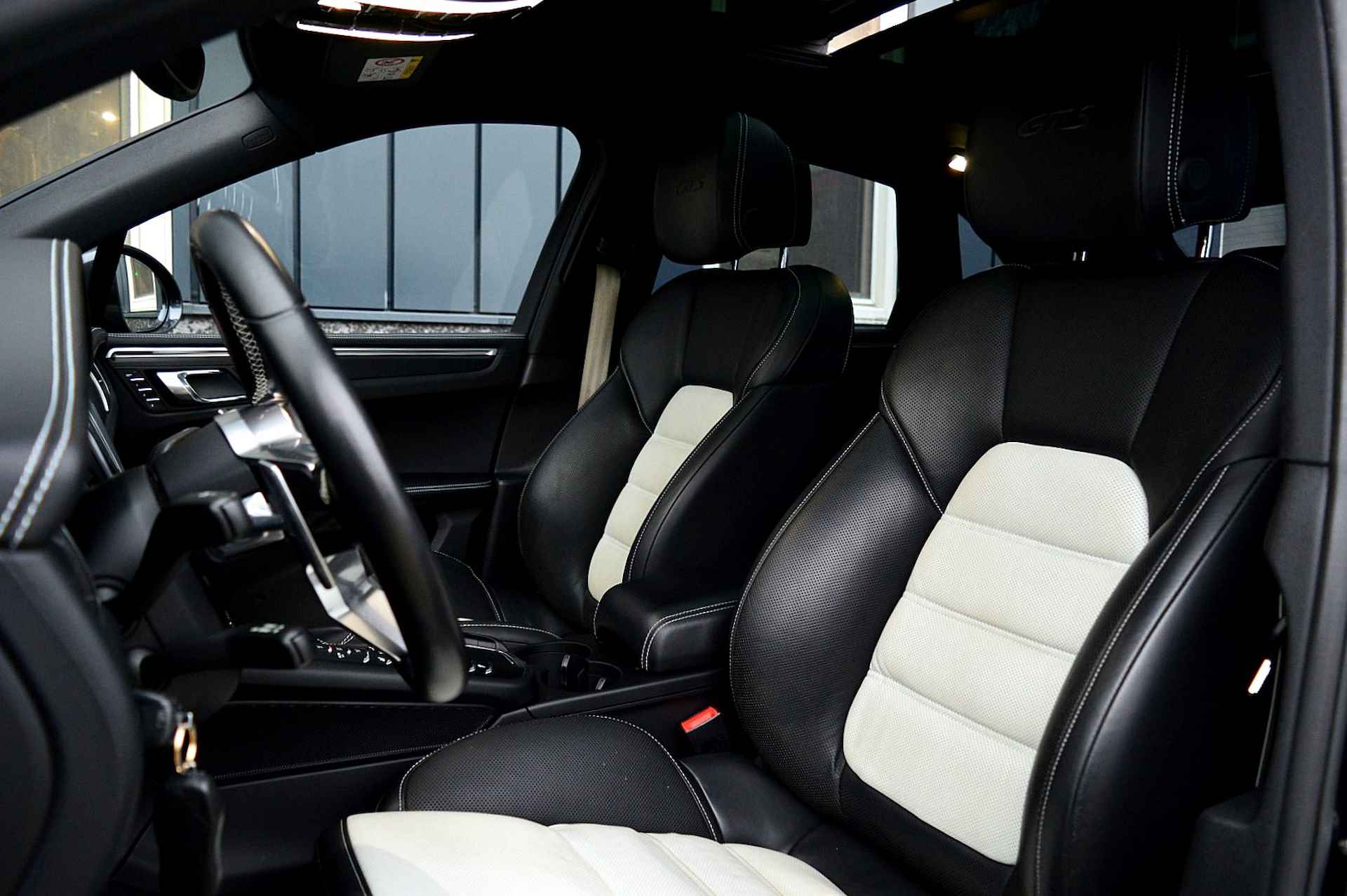 Porsche Macan 3.0 GTS Rijklaarprijs-Garantie Stoel vent/verw Camera Panorama dak Xenon - 15/45