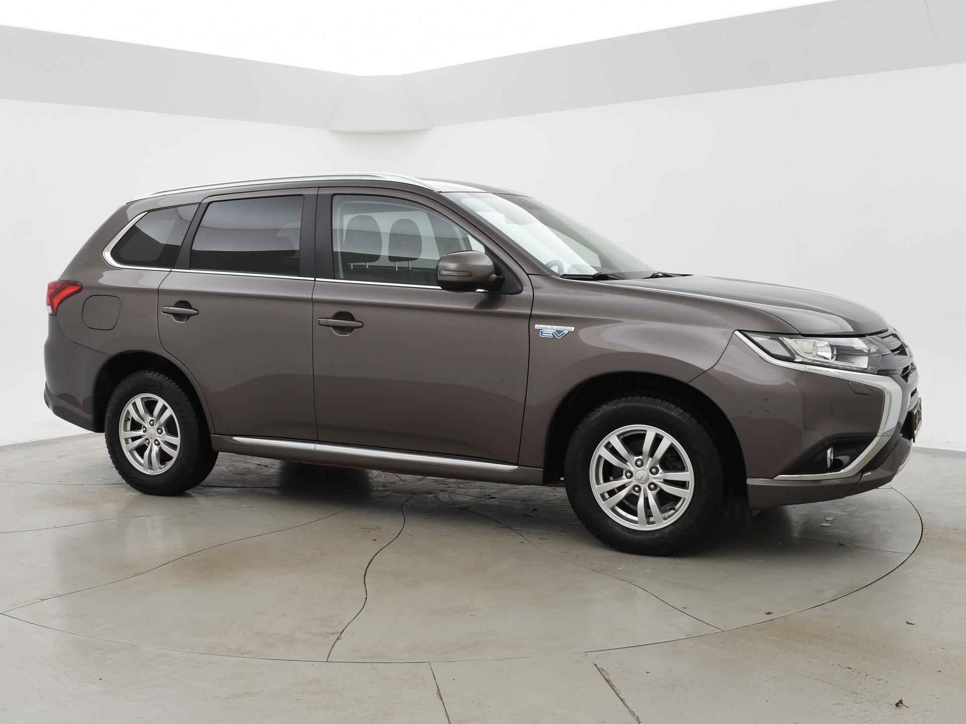 Mitsubishi Outlander 2.0 PHEV AWD *GRANITE BROWN* | TREKHAAK | CAMERA | NAVIGATIE - 27/29