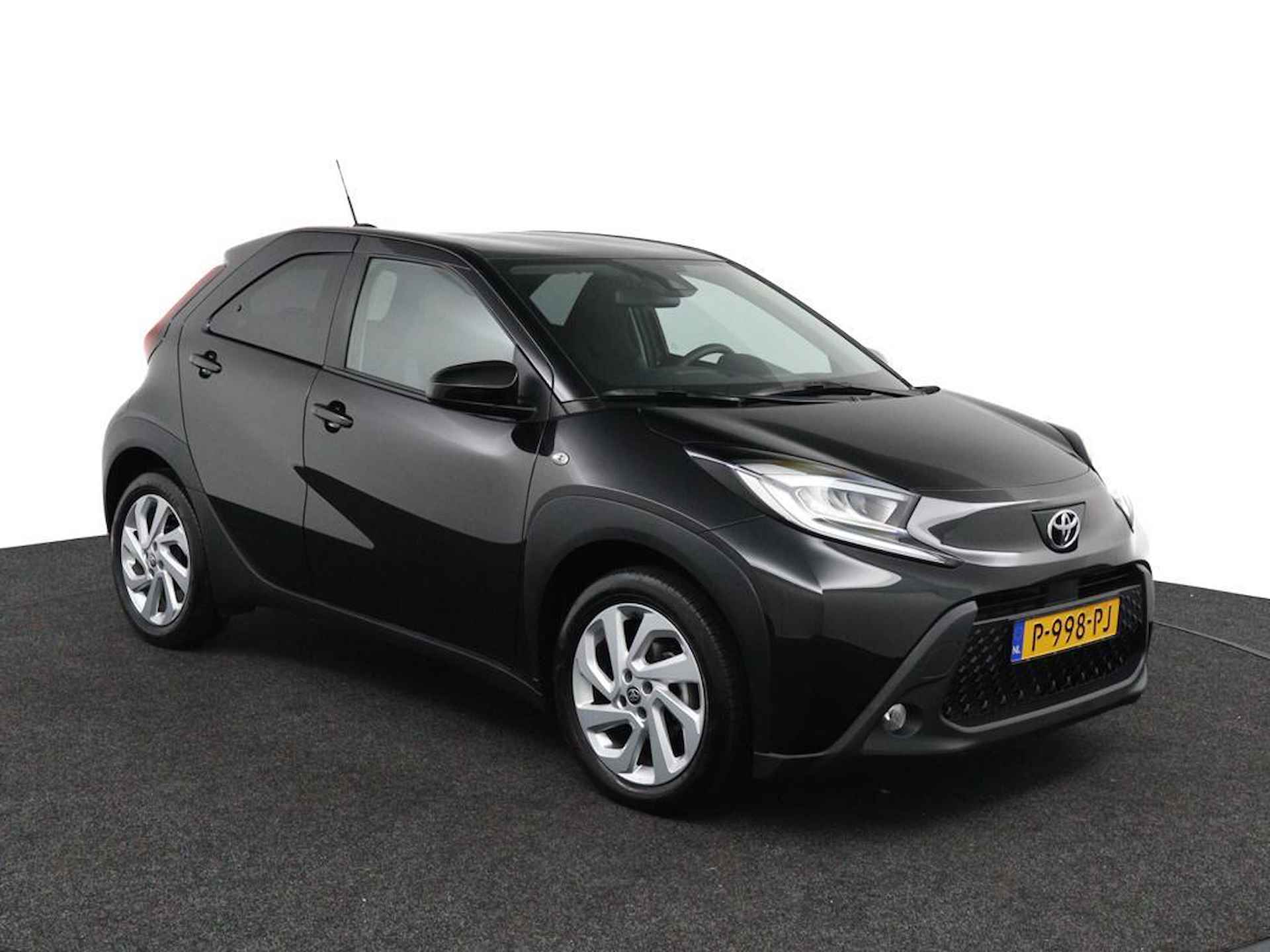 Toyota Aygo X 1.0 VVT-i MT first | Lichtmetalen Velgen | Automatische Airco | Privacy Glas | Achteruitrijcamera | Apple Carplay | Android Auto | - 5/42