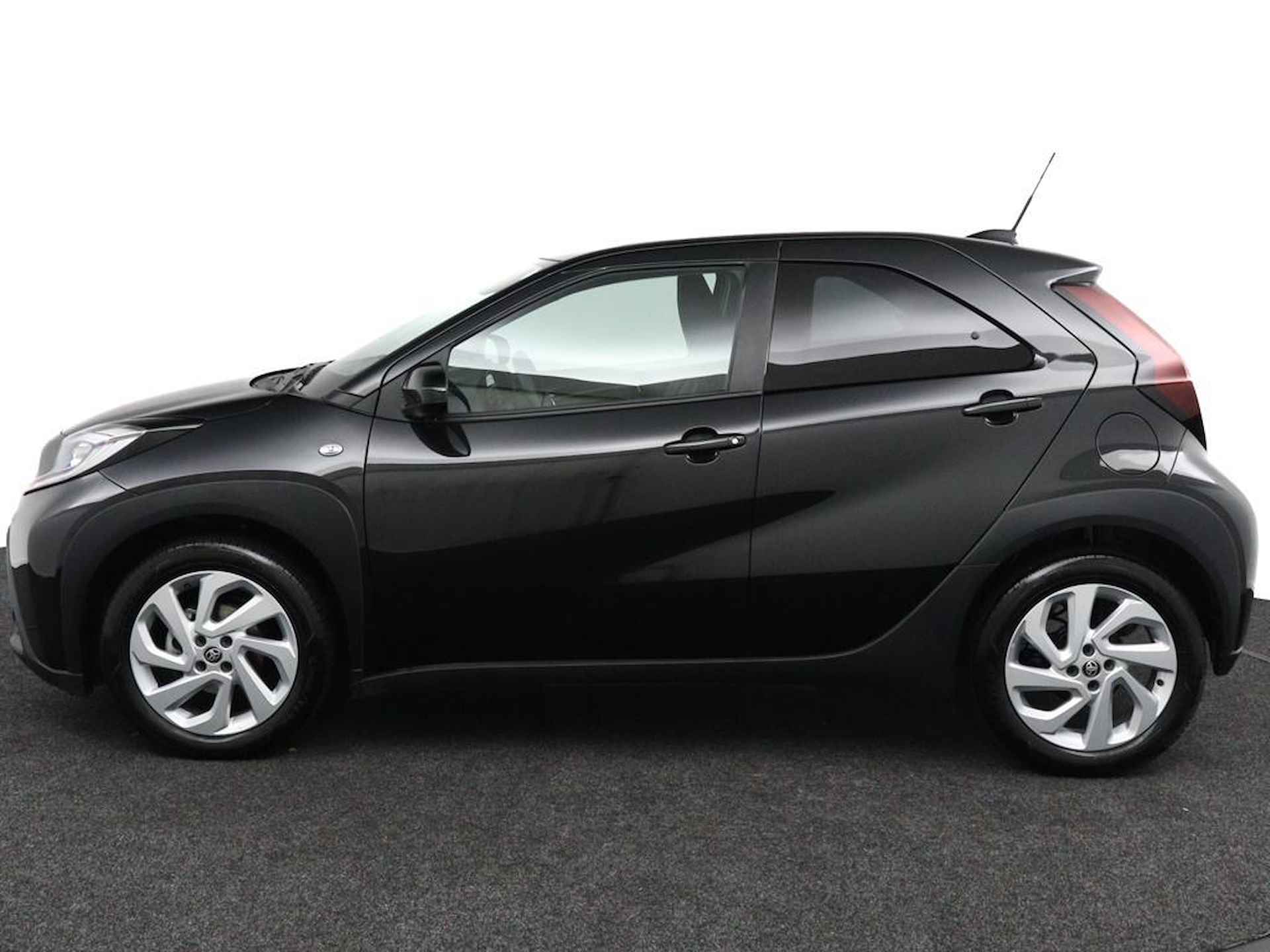 Toyota Aygo X 1.0 VVT-i MT first | Lichtmetalen Velgen | Automatische Airco | Privacy Glas | Achteruitrijcamera | Apple Carplay | Android Auto | - 7/42