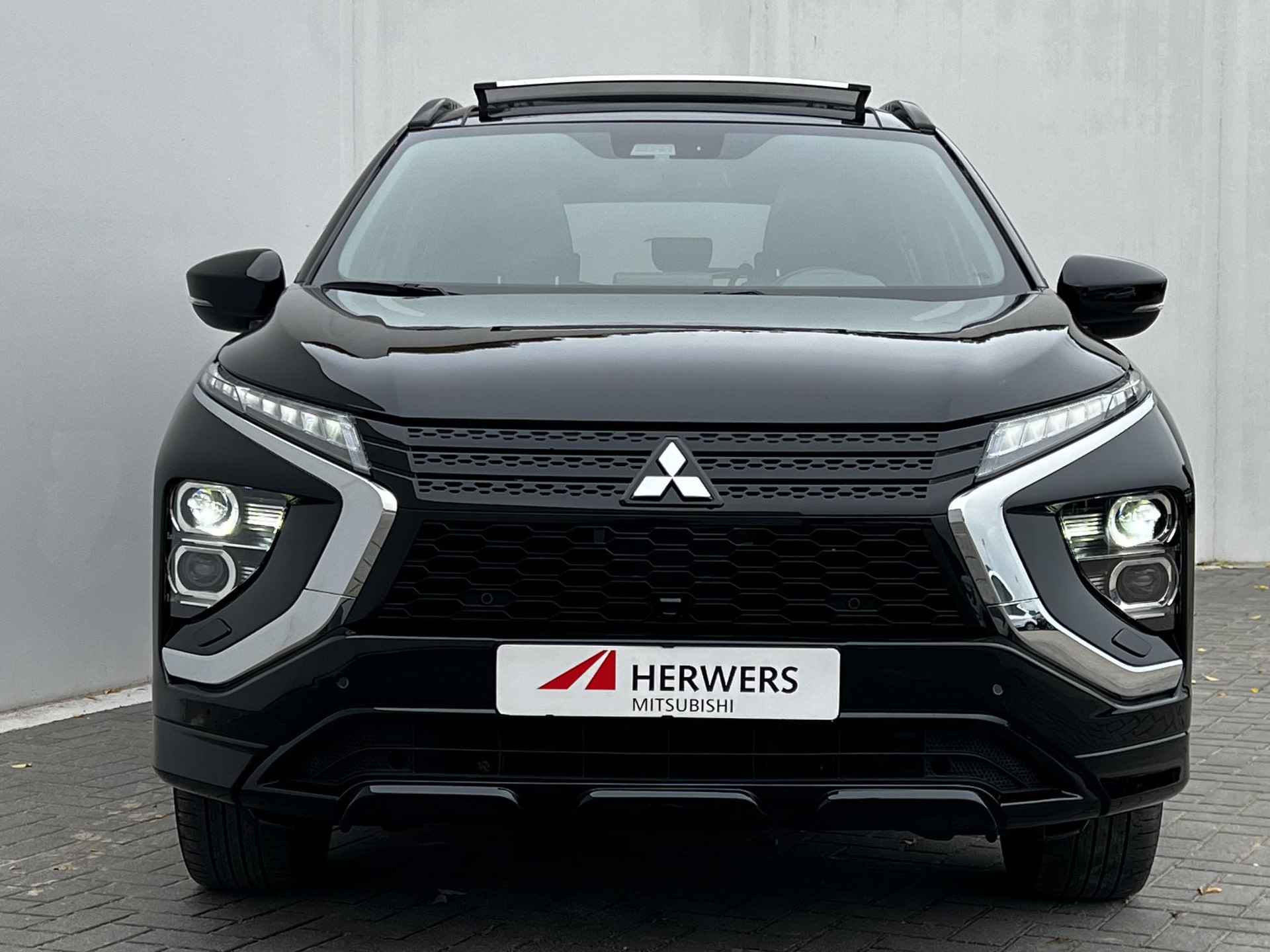 Mitsubishi Eclipse Cross 2.4 PHEV Prestige /  Schuifdak / 1500kg Trekgewicht / Apple Carplay Android /  EAER bereik 45 km / EAER bereik stad 55 km / - 48/52