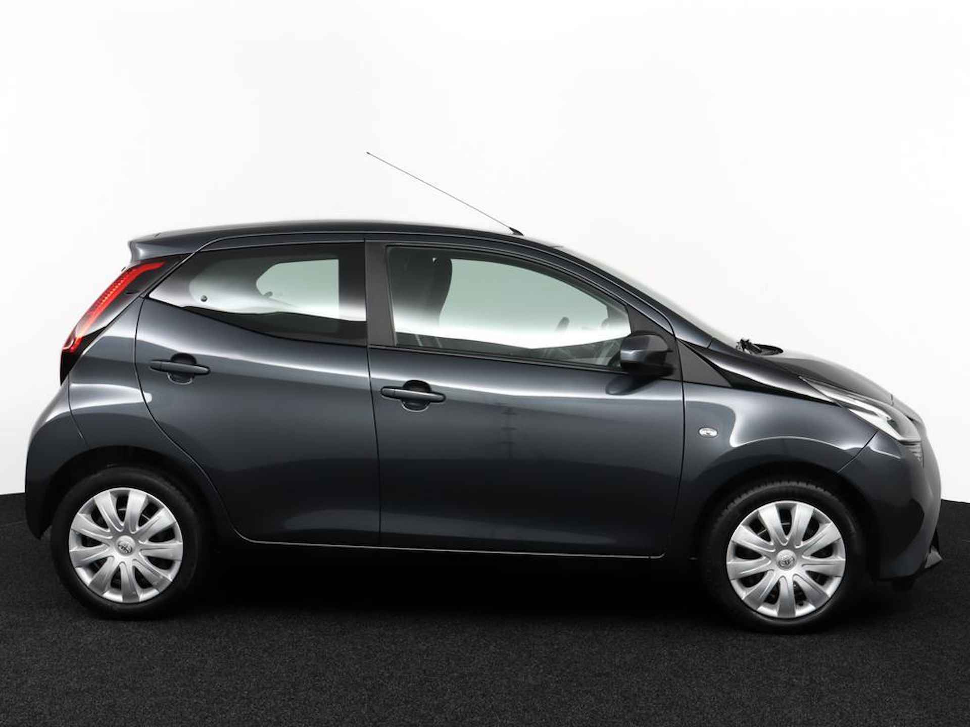 Toyota Aygo 1.0 VVT-i x-play | Apple Carplay/Android Auto | Parkeercamera | Airco | - 13/44