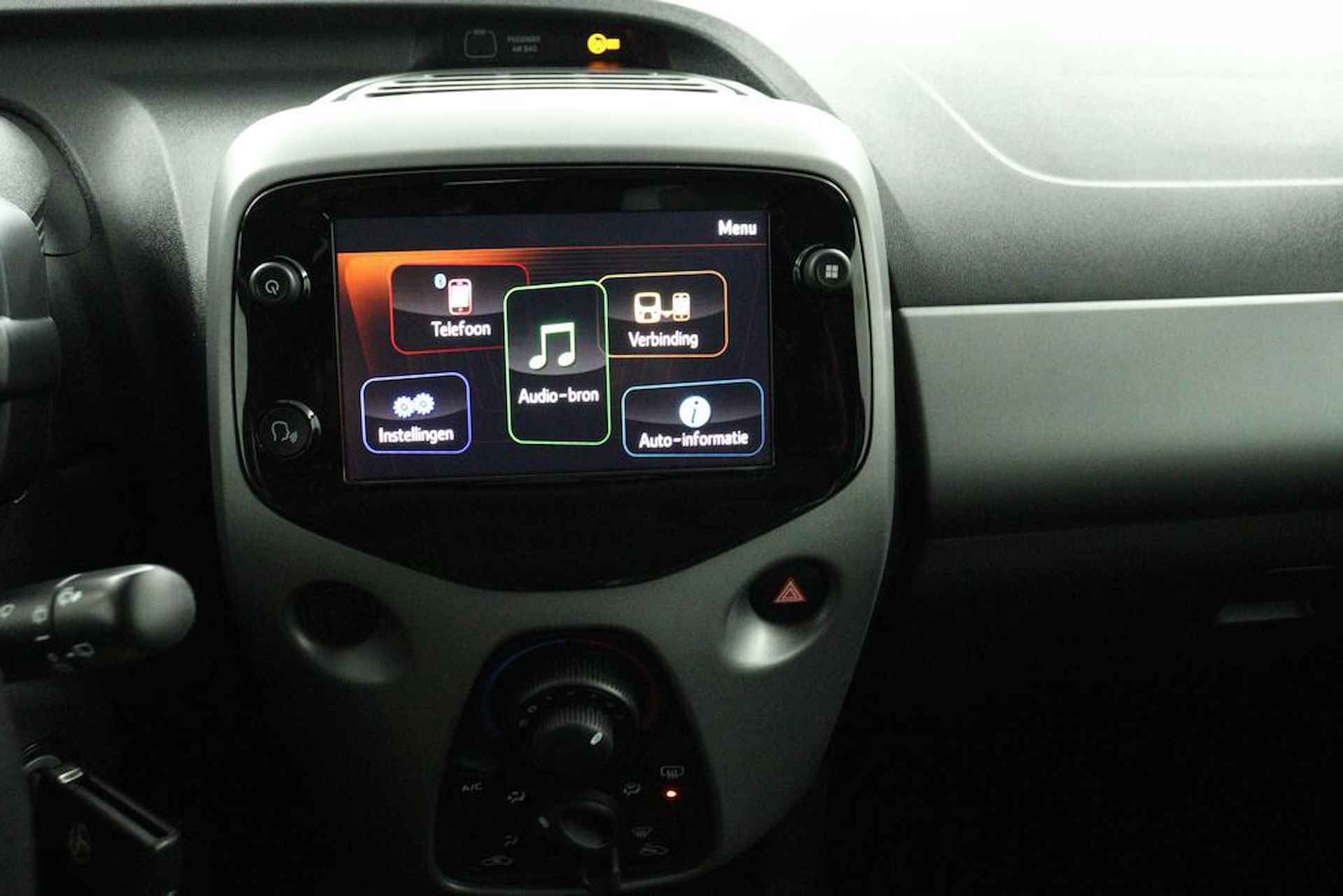 Toyota Aygo 1.0 VVT-i x-play | Apple Carplay/Android Auto | Parkeercamera | Airco | - 38/44