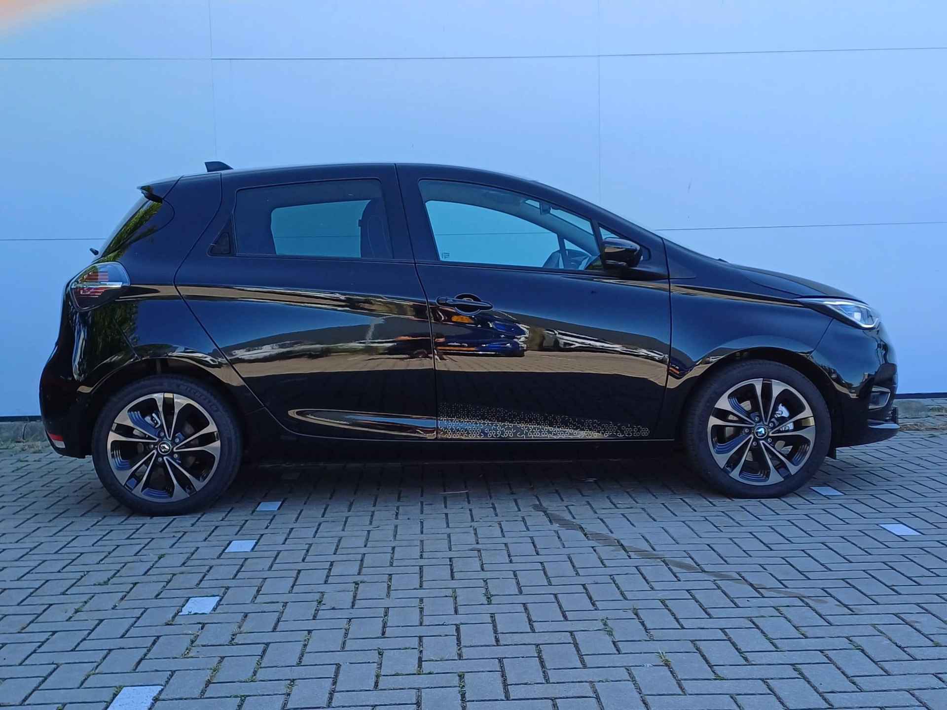 Renault ZOE R135 Iconic 52kWh (Koopaccu) Navigatie 9,3"| Apple Carplay | LED | Camera | PDC | LMV 17" | Winter-pakket - 31/32