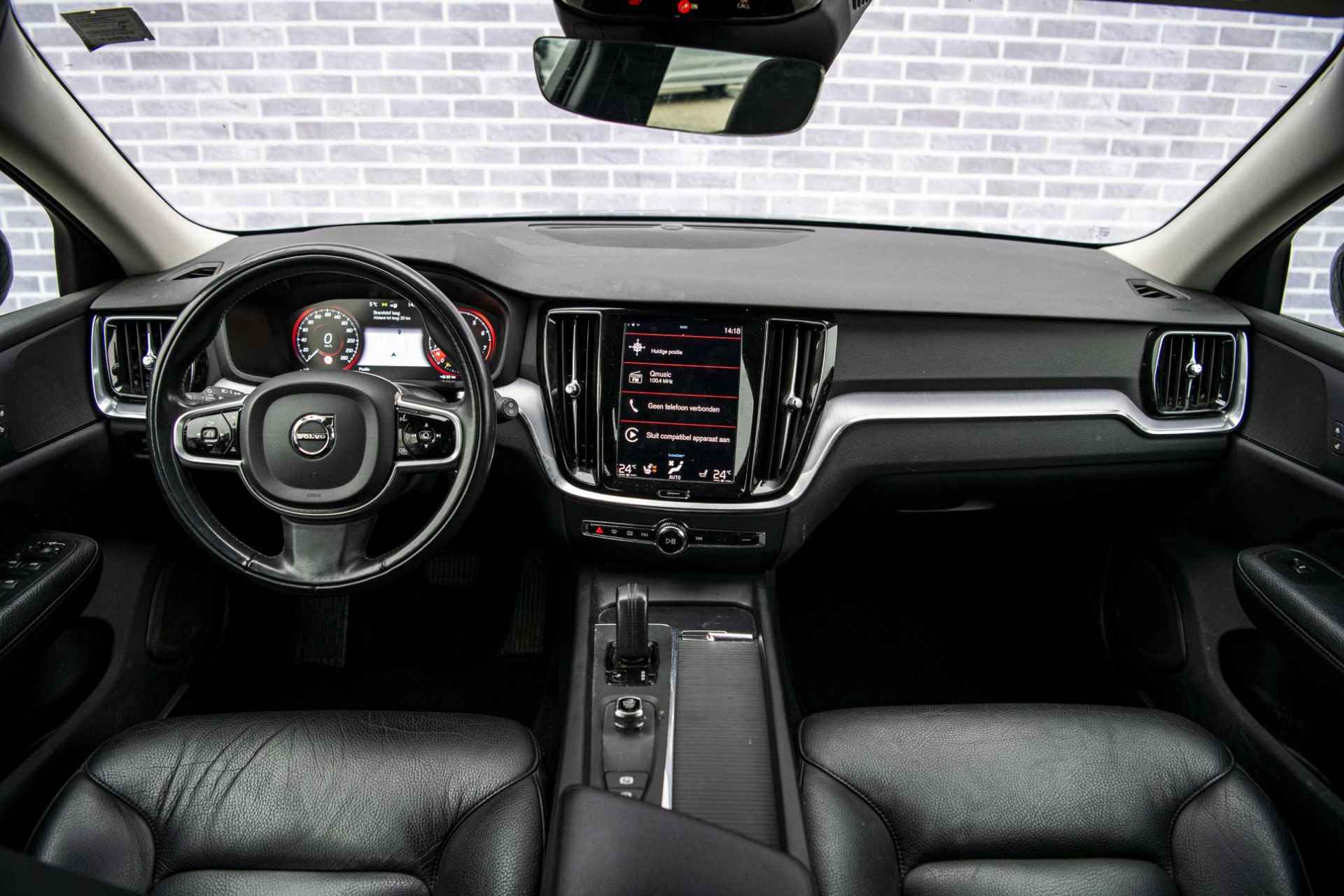 Volvo V60 2.0 B3 Momentum Advantage | Trekhaak l Sports Pack l Styling Set l Driver Assist l Park Assist l Climate l Leder l - 7/35