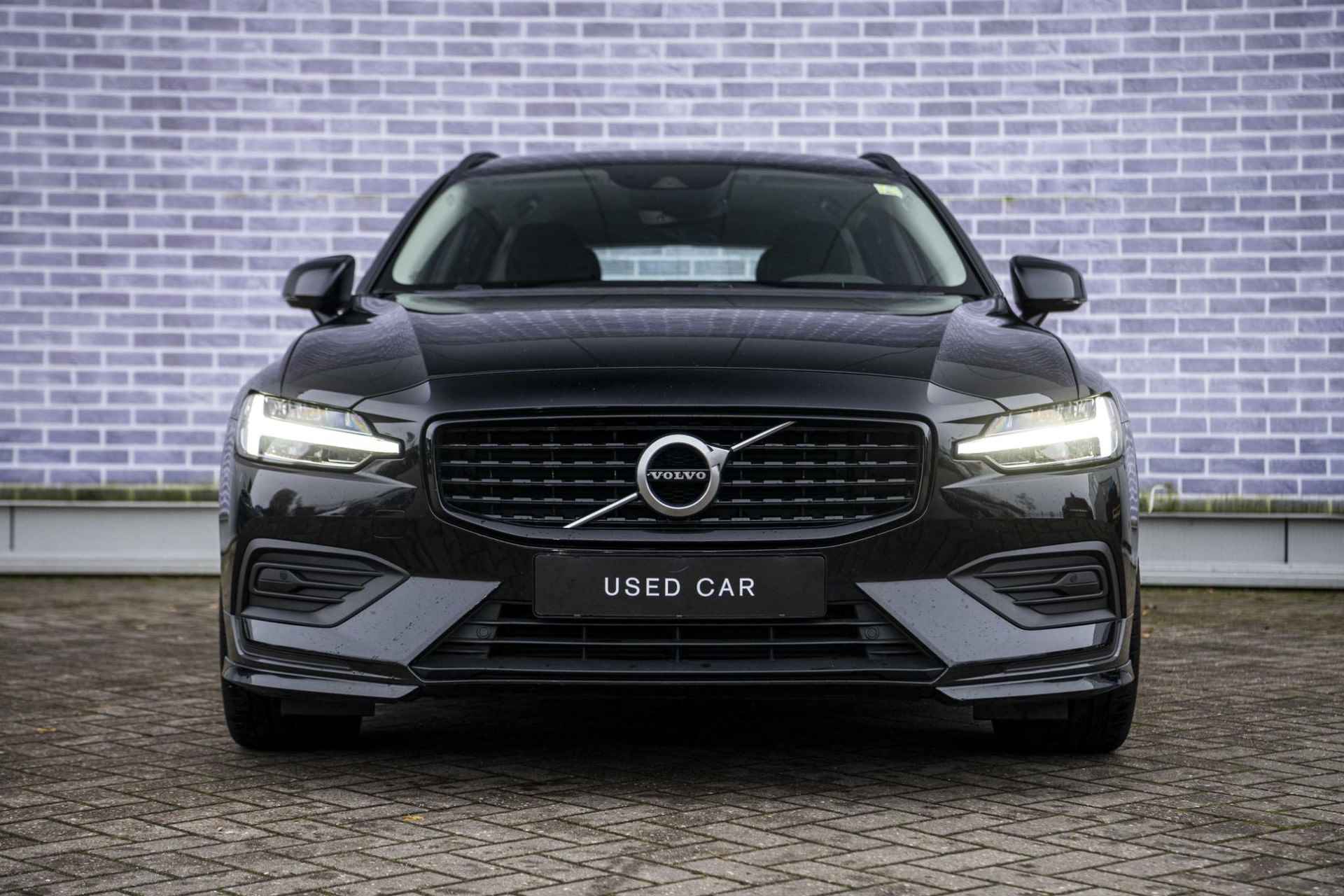 Volvo V60 2.0 B3 Momentum Advantage | Trekhaak l Sports Pack l Styling Set l Driver Assist l Park Assist l Climate l Leder l - 10/35