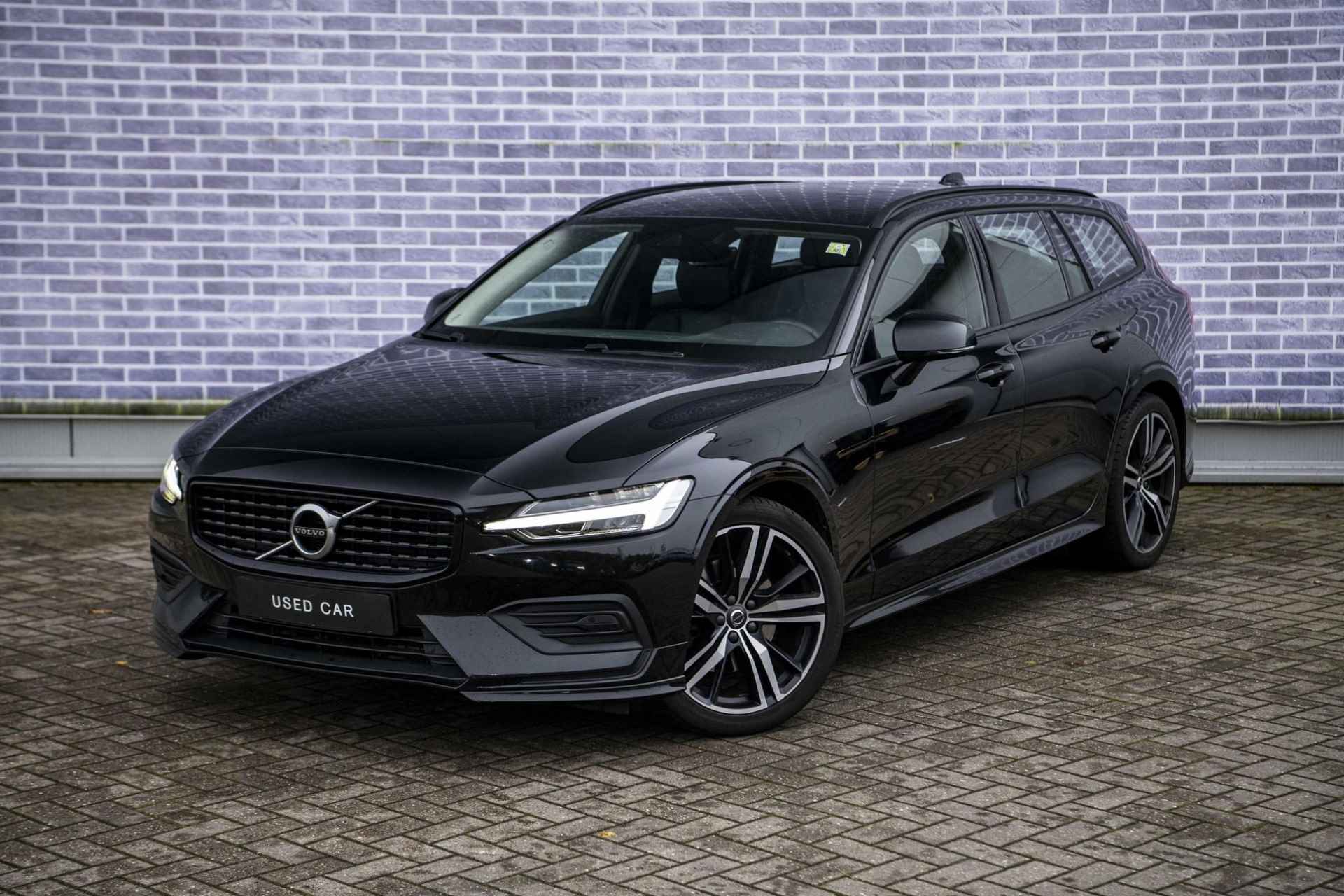 Volvo V60 2.0 B3 Momentum Advantage | Trekhaak l Sports Pack l Styling Set l Driver Assist l Park Assist l Climate l Leder l - 16/35