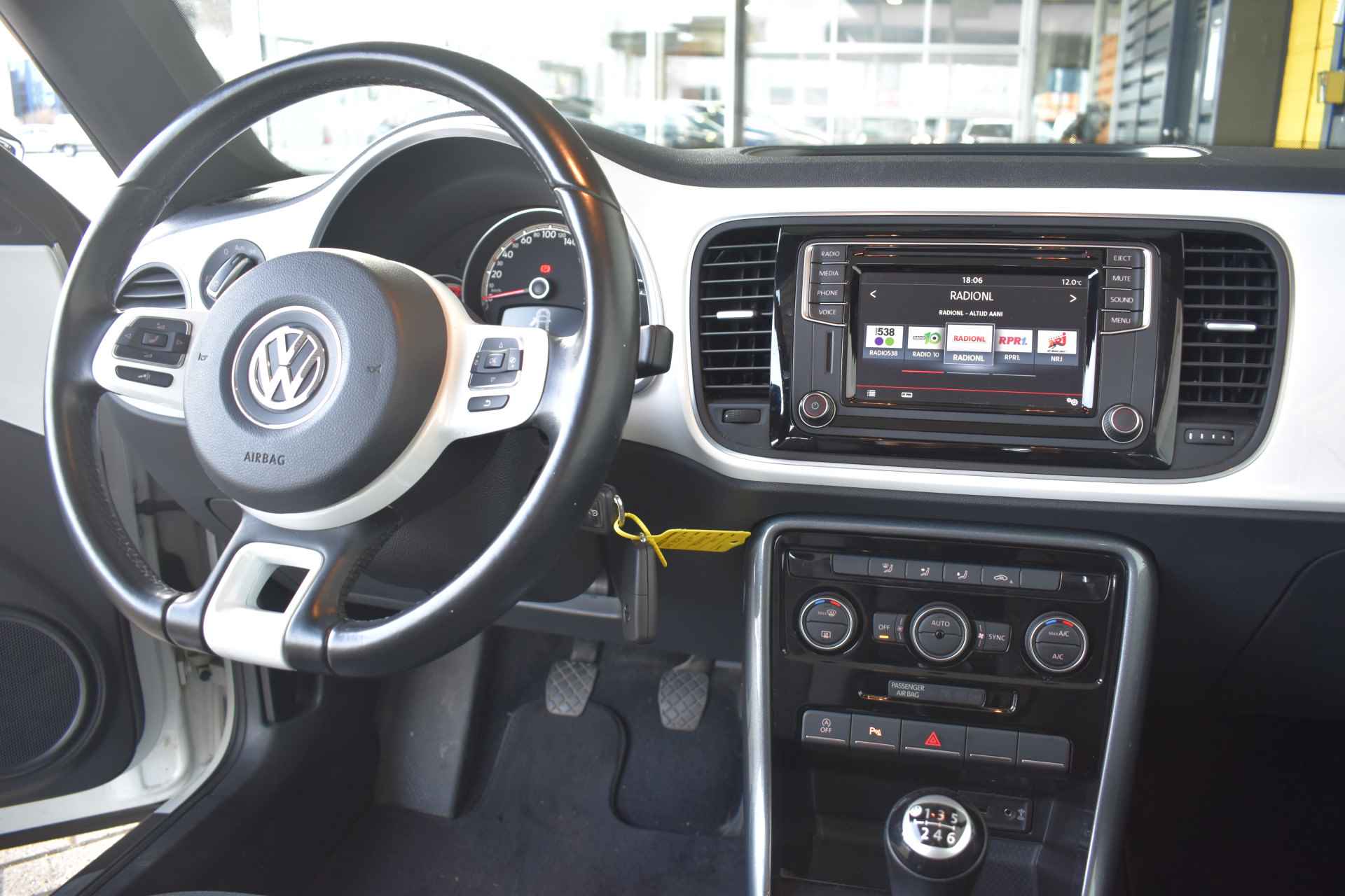 Volkswagen Beetle Cabriolet 1.4 TSI Sport BlueMotion - 15/34