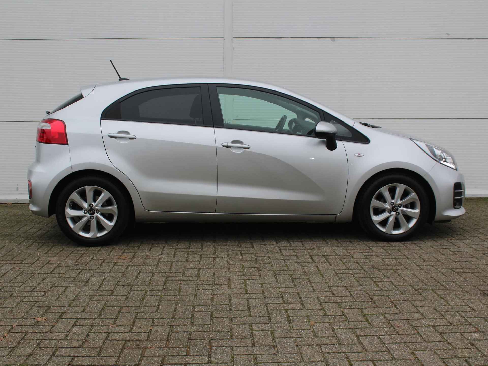 Kia Rio 1.2 CVVT DynamicLine / Navigatie / Achteruitrijcamera / Airco / Cruise Control / Bluetooth / - 16/35