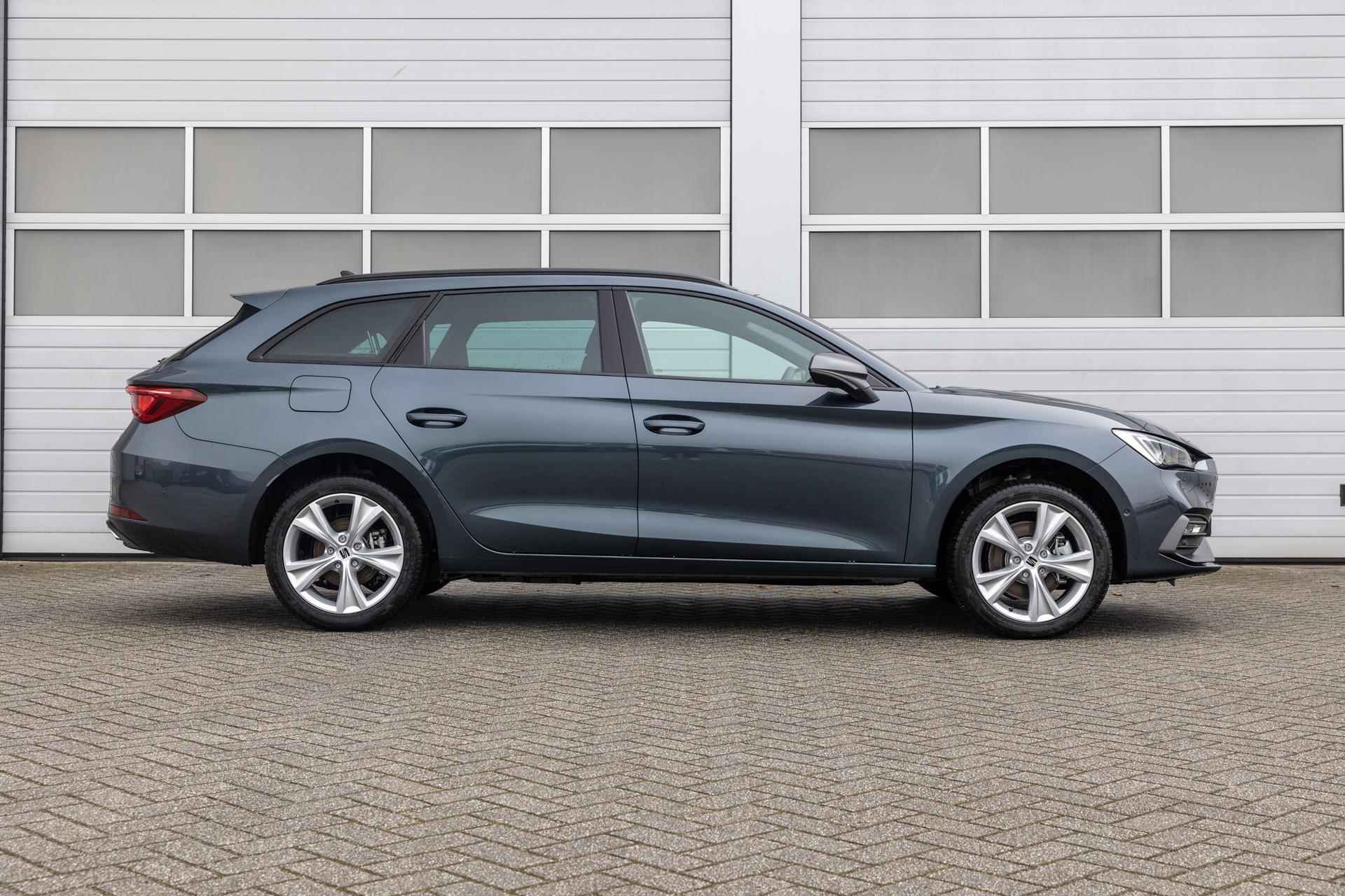 SEAT Leon Sportstourer 1.5 TSI 204pk e-Hybrid FR PHEV First Edition SEAT Leon Sportstourer 1.5 TSI 204pk  e-Hybrid FR PHEV First Edition | LMV 17" | Achteruitrijcamera - 3/46