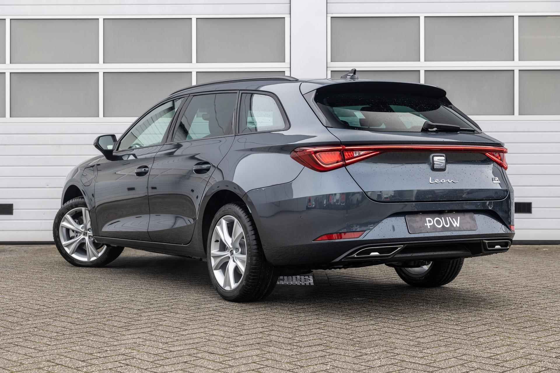 SEAT Leon Sportstourer 1.5 TSI 204pk e-Hybrid FR PHEV First Edition SEAT Leon Sportstourer 1.5 TSI 204pk  e-Hybrid FR PHEV First Edition | LMV 17" | Achteruitrijcamera - 11/46