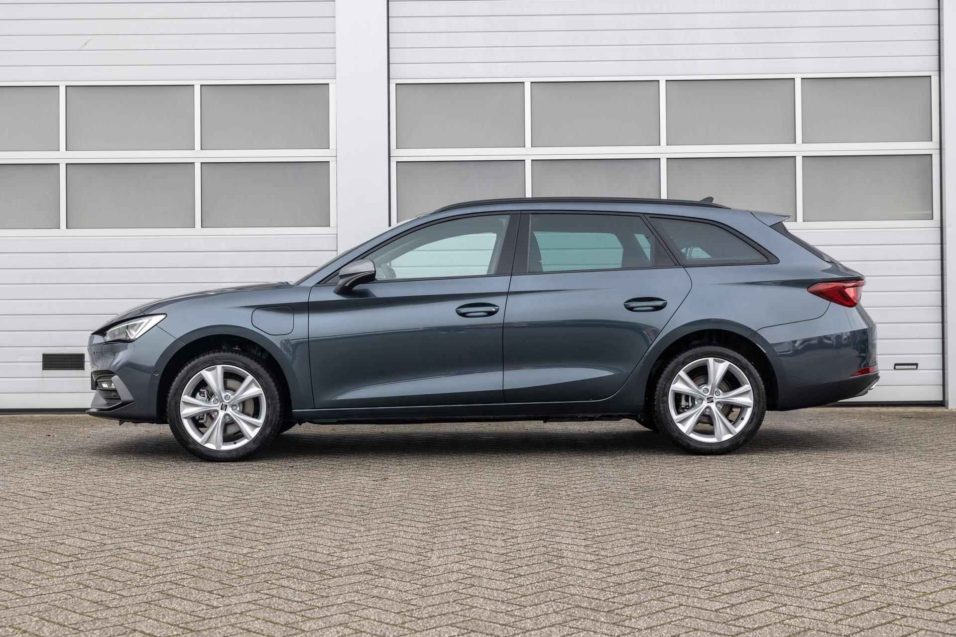 SEAT Leon Sportstourer 1.5 TSI 204pk e-Hybrid FR PHEV First Edition SEAT Leon Sportstourer 1.5 TSI 204pk  e-Hybrid FR PHEV First Edition | LMV 17" | Achteruitrijcamera - 12/46