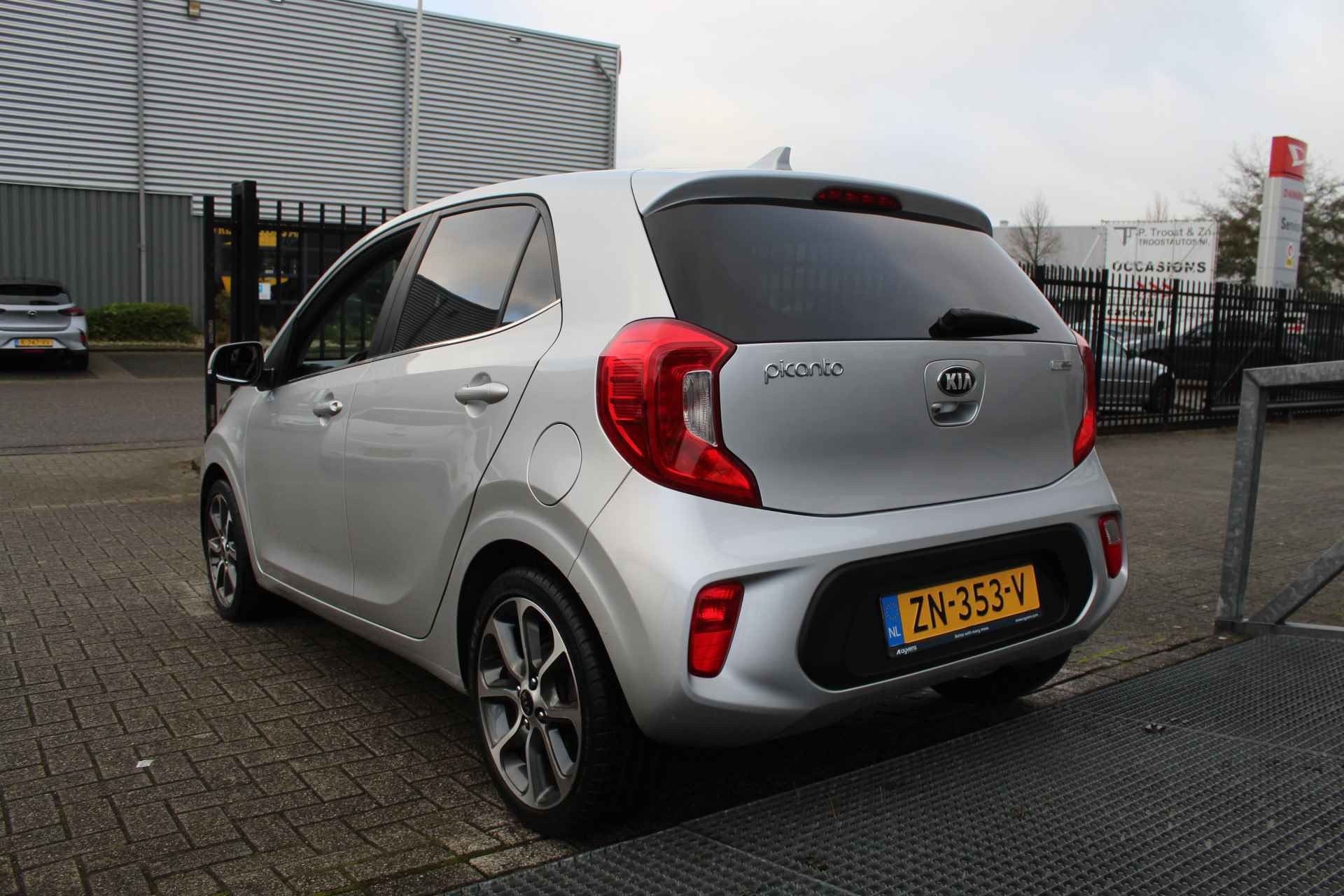 Kia Picanto 1.0 CVVT Design Edition Camera/Licht metaal/Navigatie/Cruise en climate control/Spiegels inklap en verwarmbaar/Half leder - 10/21