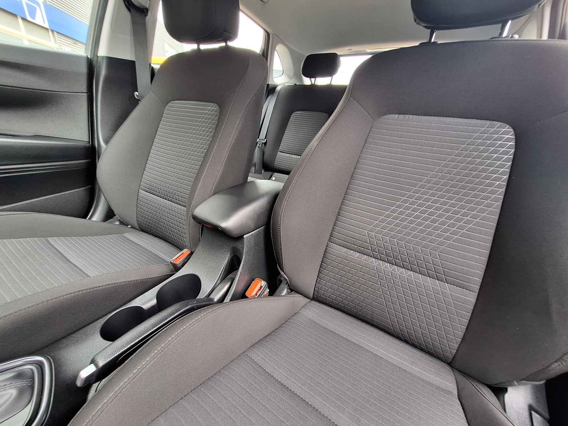 Hyundai i20 1.0 T-GDI Comfort Plus Pack 7dct automaat | Rijklaarprijs! | Climate Control | Apple Carplay | Cruise Control | Camera | Stoel & Stuur verwarming | LM velgen |  Inclusief 36 mnd Garantie! | - 3/39