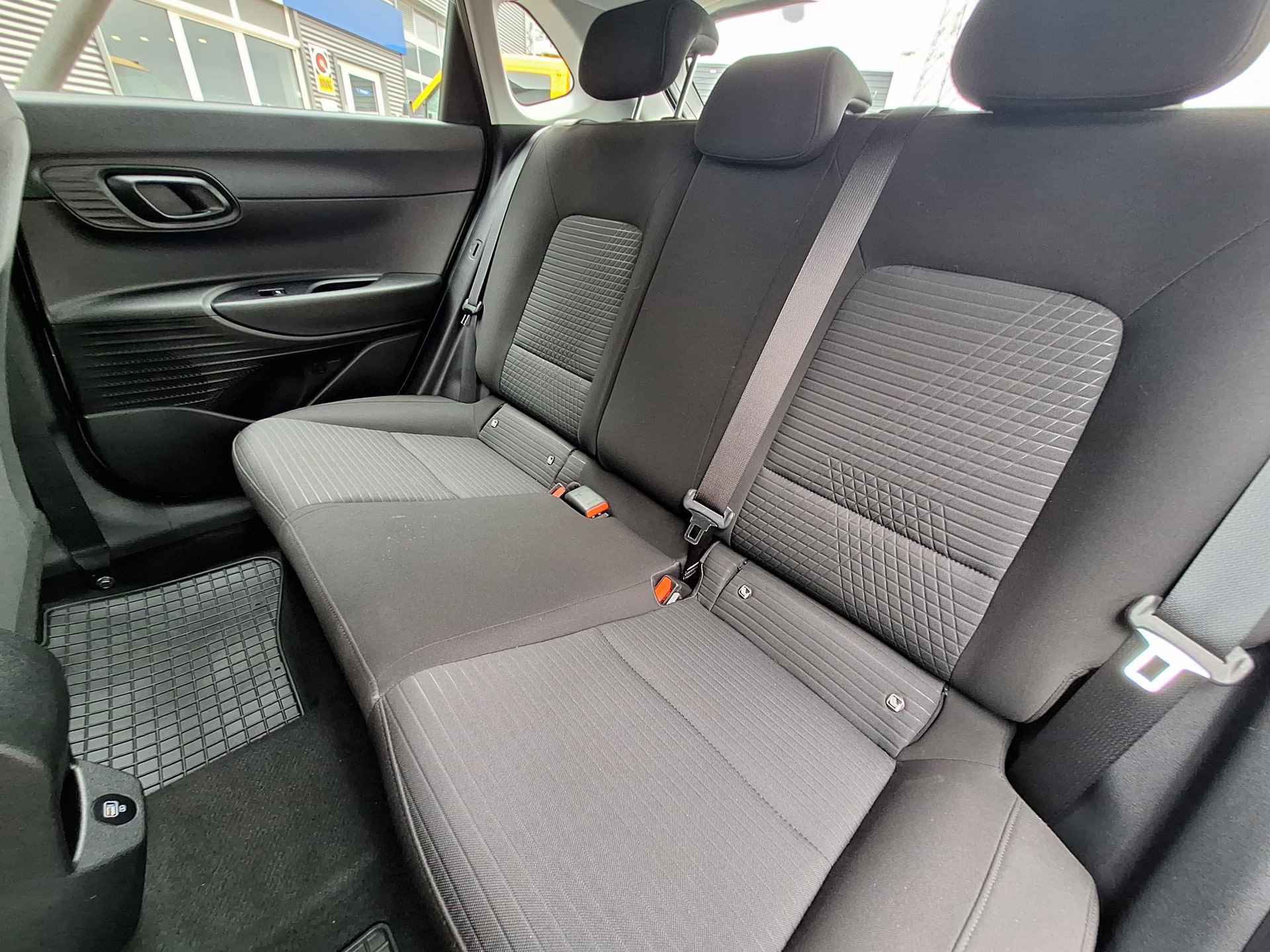 Hyundai i20 1.0 T-GDI Comfort Plus Pack 7dct automaat | Rijklaarprijs! | Climate Control | Apple Carplay | Cruise Control | Camera | Stoel & Stuur verwarming | LM velgen |  Inclusief 36 mnd Garantie! | - 15/39