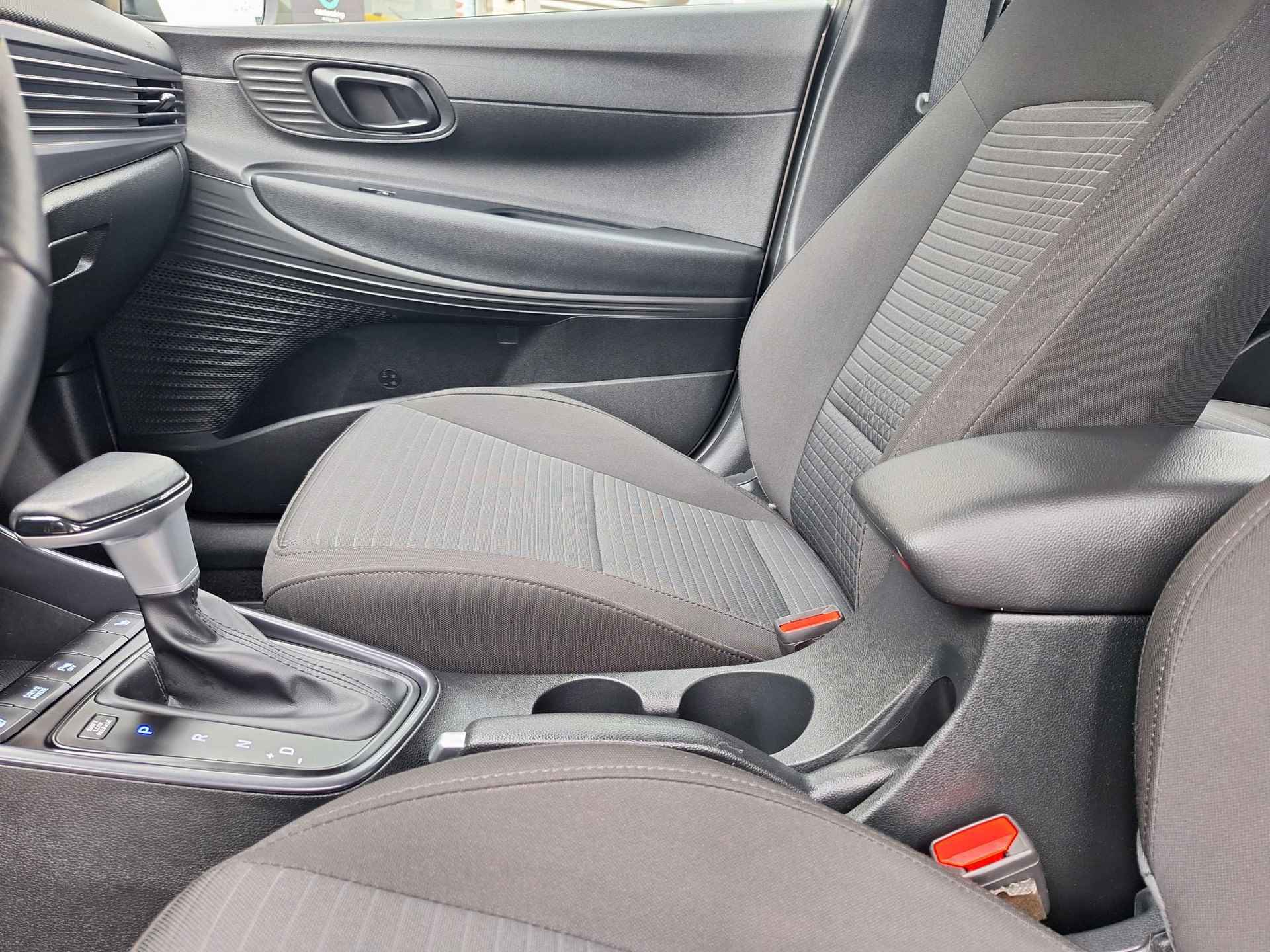 Hyundai i20 1.0 T-GDI Comfort Plus Pack 7dct automaat | Rijklaarprijs! | Climate Control | Apple Carplay | Cruise Control | Camera | Stoel & Stuur verwarming | LM velgen |  Inclusief 36 mnd Garantie! | - 19/39