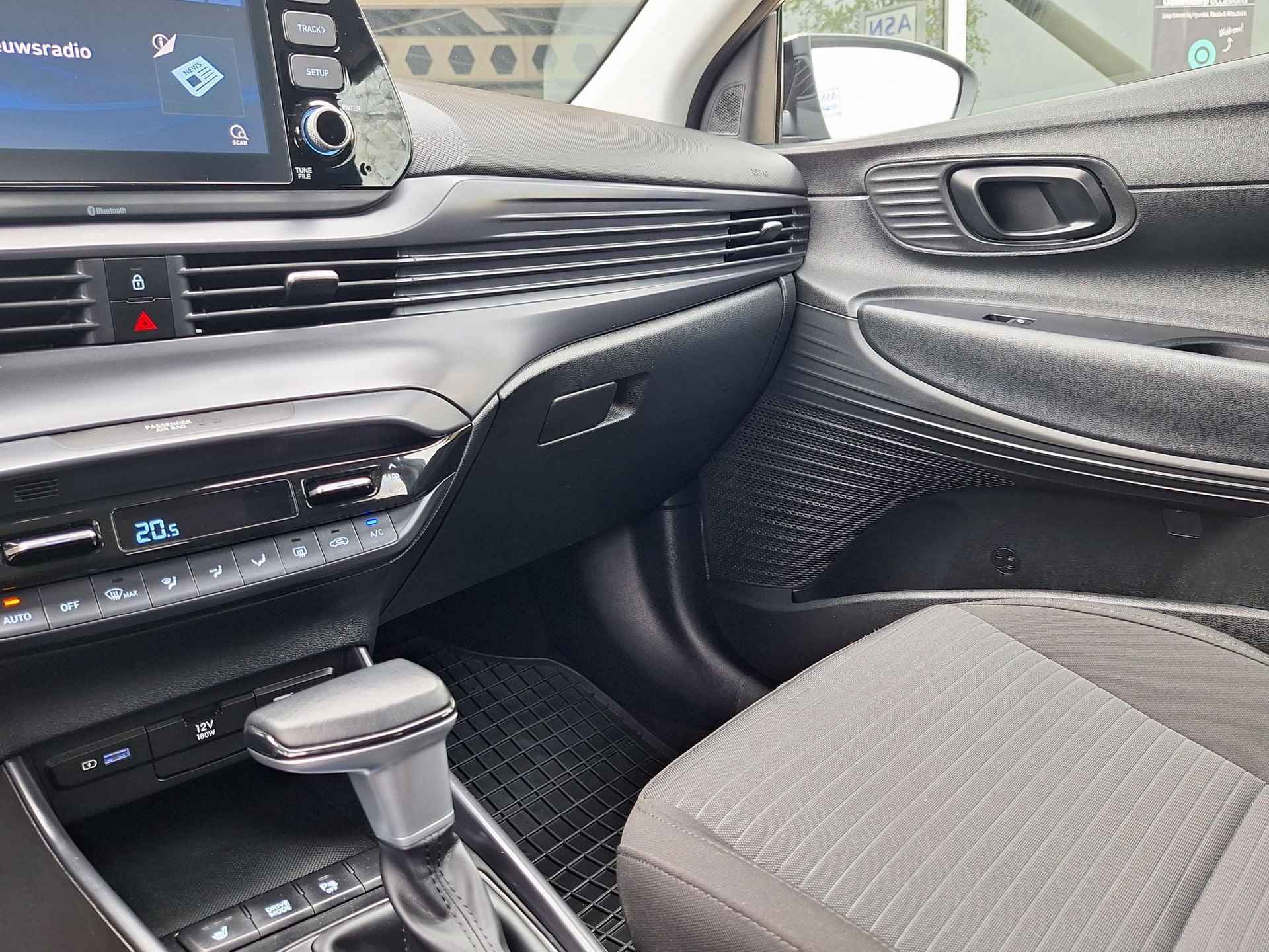 Hyundai i20 1.0 T-GDI Comfort Plus Pack 7dct automaat | Rijklaarprijs! | Climate Control | Apple Carplay | Cruise Control | Camera | Stoel & Stuur verwarming | LM velgen |  Inclusief 36 mnd Garantie! | - 31/39