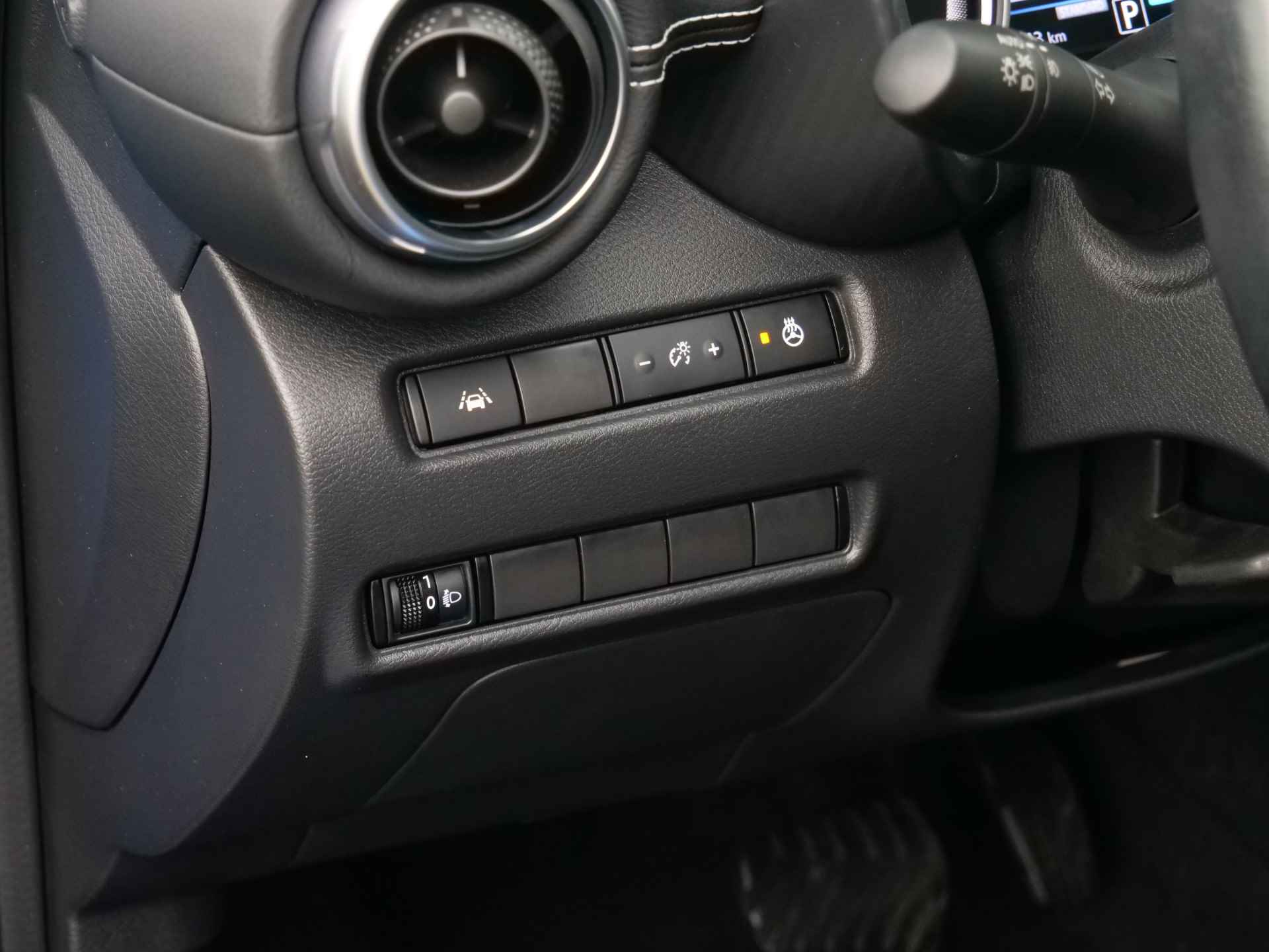 Nissan Juke 1.6 Hybrid N-Connecta 143 Pk Automaat Navigatie / DAB / Apple Carplay / Camera - 26/40