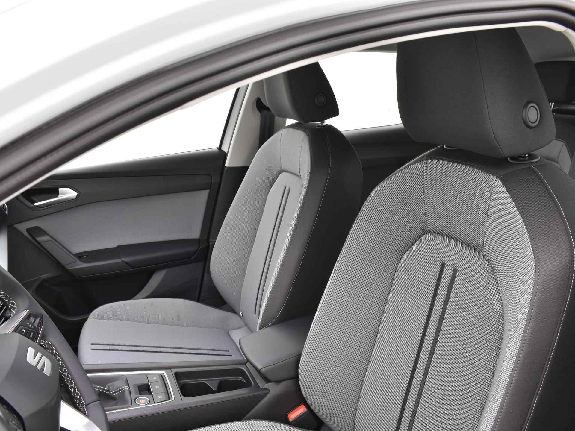 SEAT Leon Style 1.0 TSI 81kW / 110pk Hatchback 5 deurs 6 ver PDC | Apple Carplay | MEGA Sale - 11/29