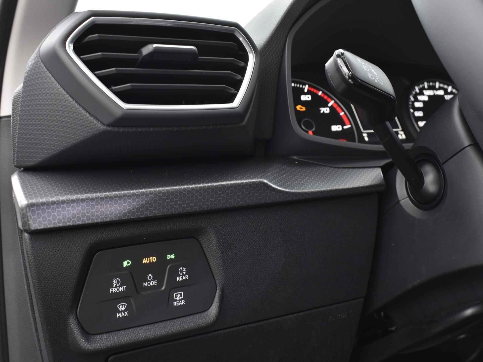 SEAT Leon Style 1.0 TSI 81kW / 110pk Hatchback 5 deurs 6 ver PDC | Apple Carplay | MEGA Sale - 23/29