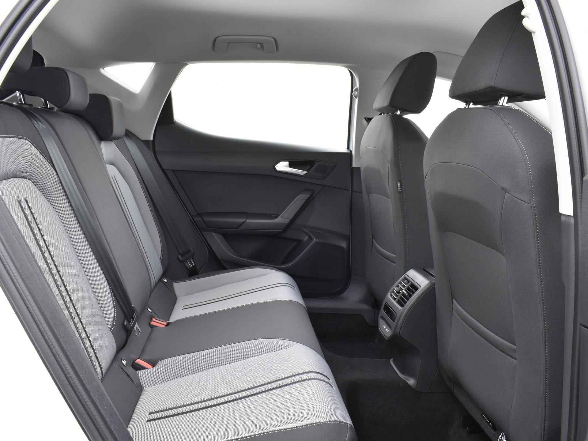 SEAT Leon Style 1.0 TSI 81kW / 110pk Hatchback 5 deurs 6 ver PDC | Apple Carplay | MEGA Sale - 28/29