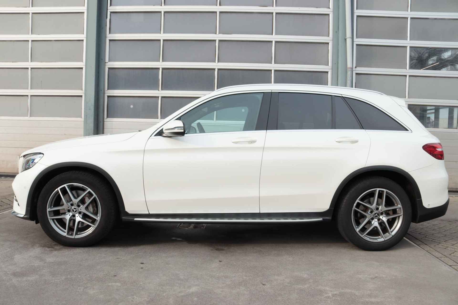 Mercedes-Benz GLC GLC 250 Automaat 4MATIC AMG Line | Premium Pakket | Sfeerverlichting | Stoelverwarming | Parktronic | Camera | Spiegelpakket | Zitcomfortpakket - 8/35